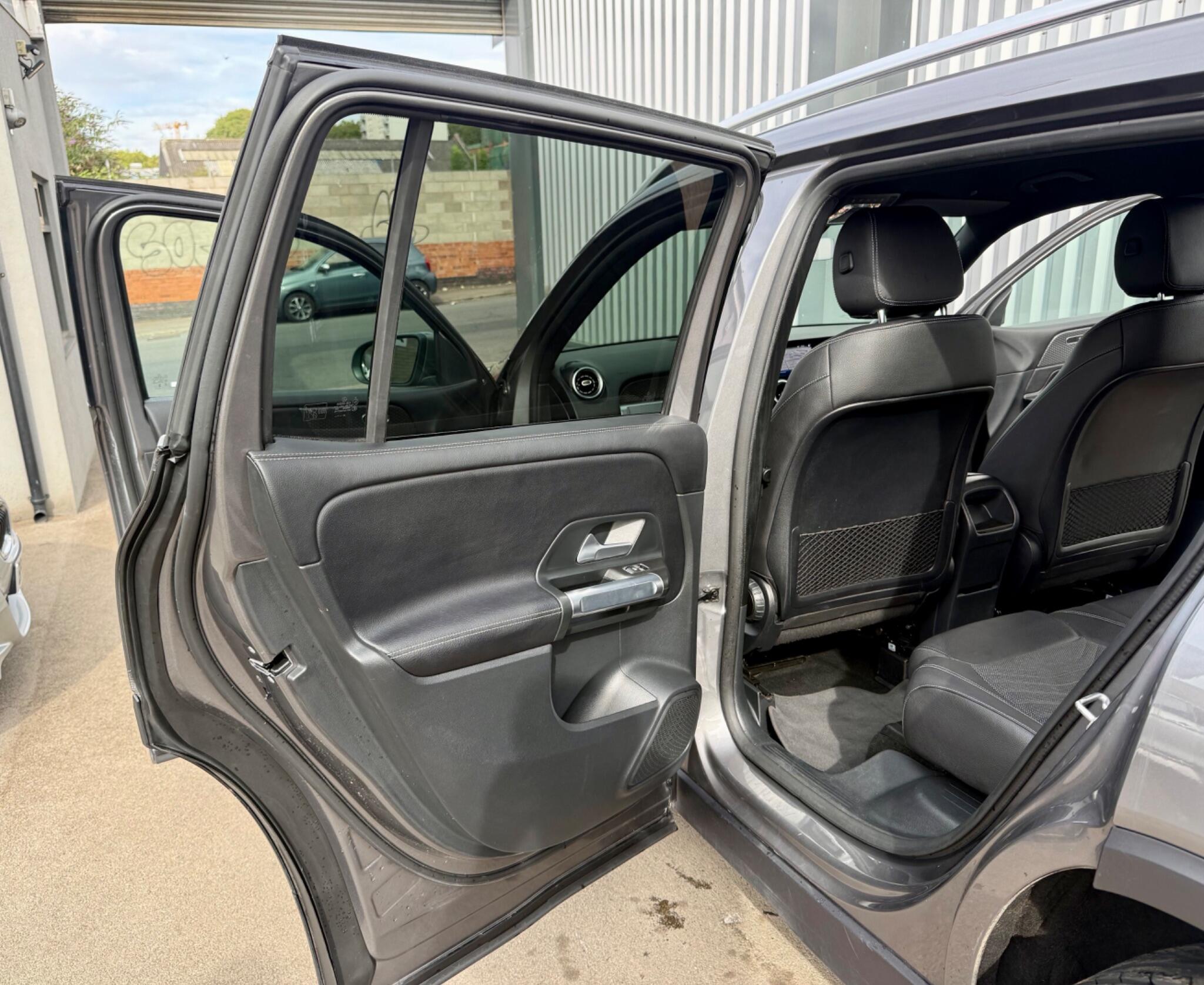 Mercedes-Benz GLB view 16