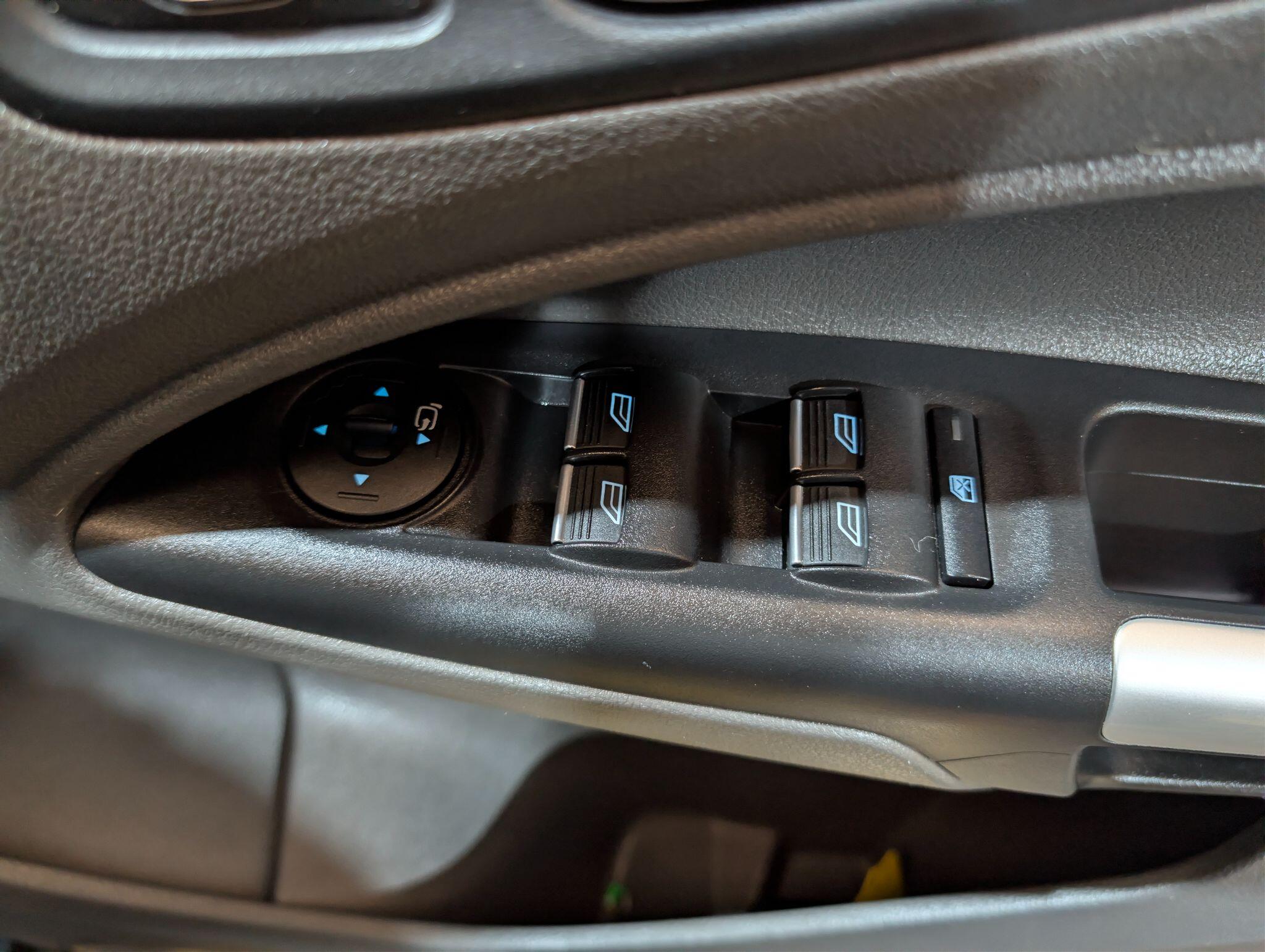 Ford Grand Tourneo Connect view 76