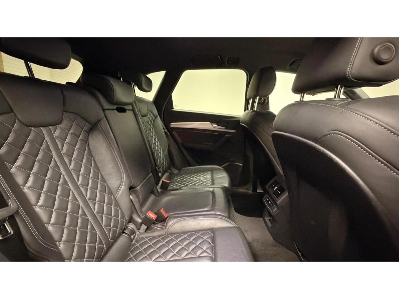 Audi Q5 view 14