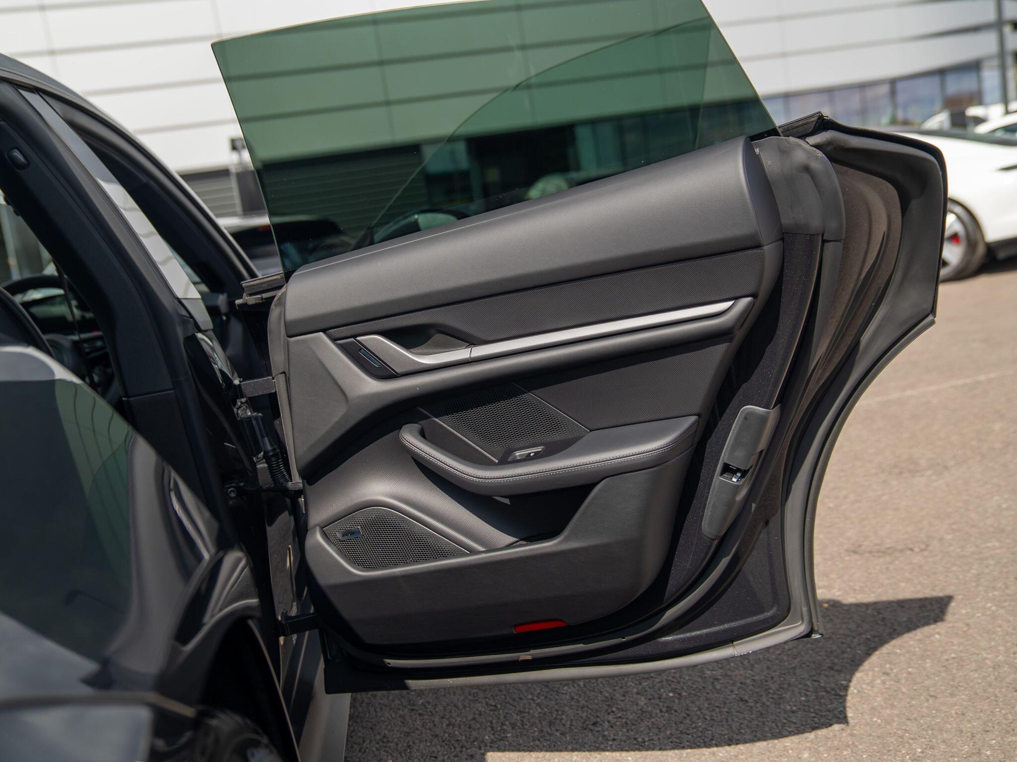 Porsche Taycan view 34