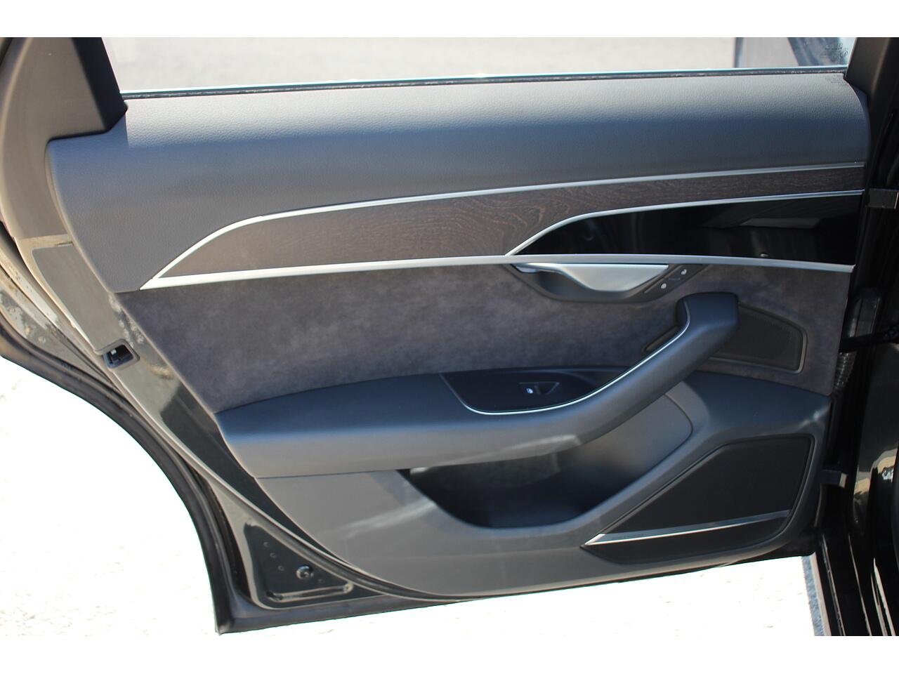 Audi A8 view 38