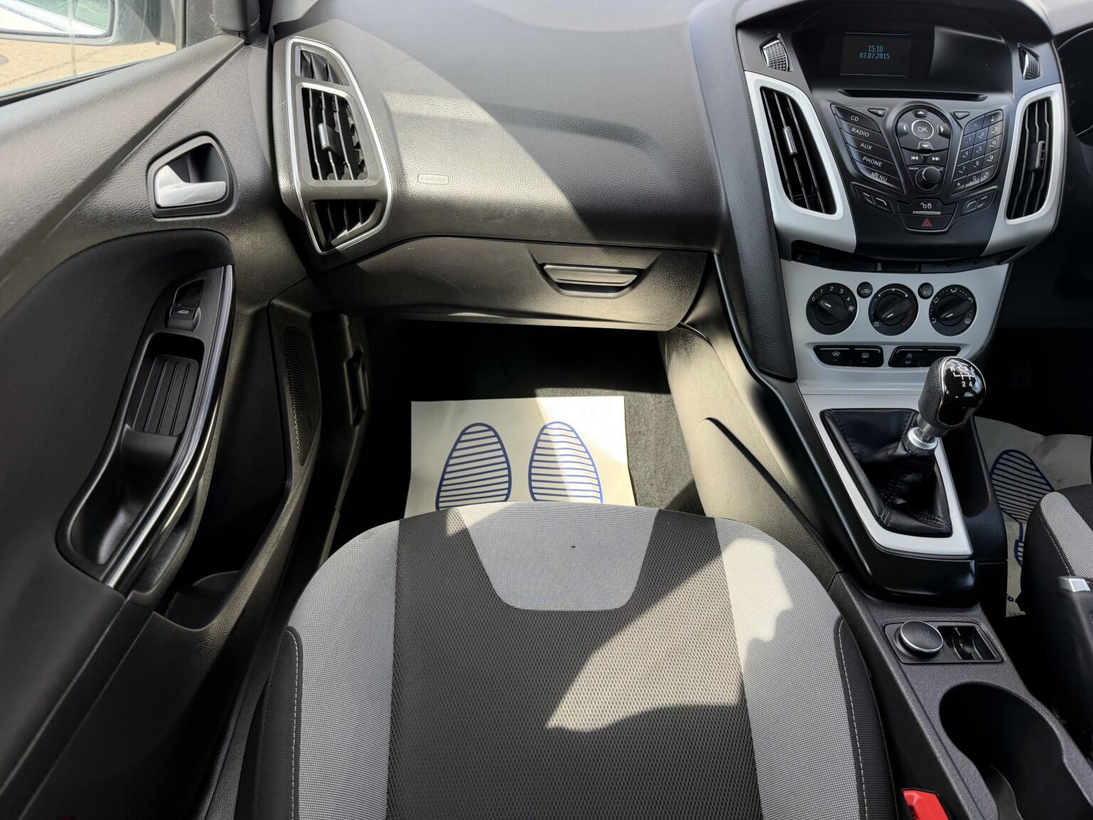 Ford Focus view 20