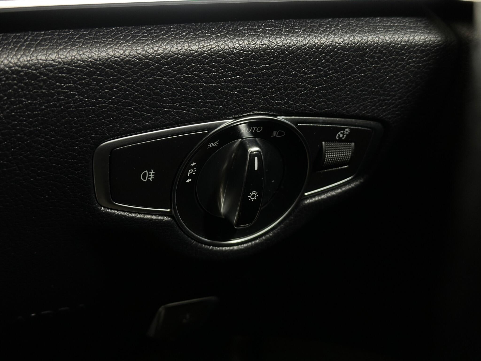 Mercedes-Benz E-Class view 18