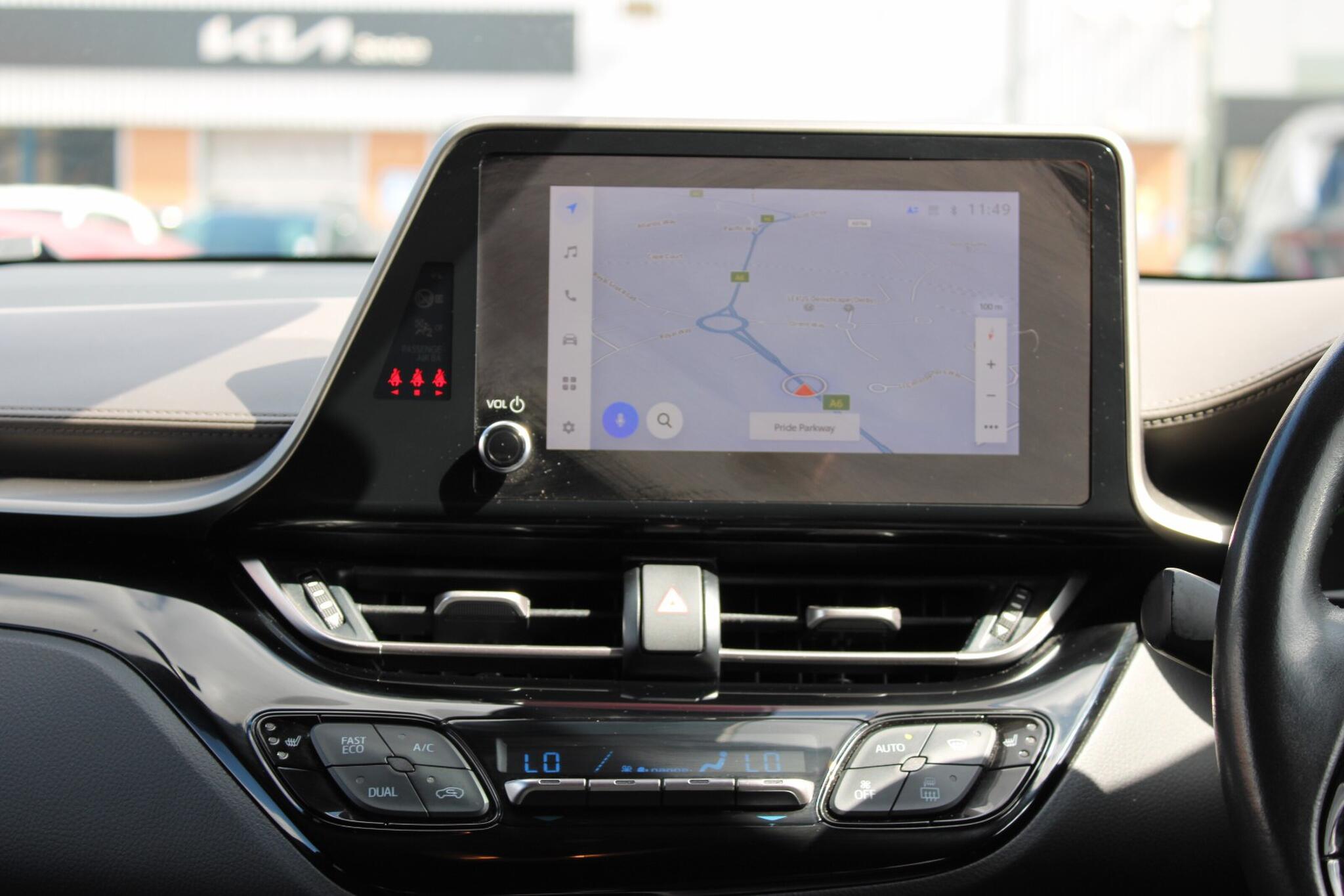 Toyota C-HR view 14