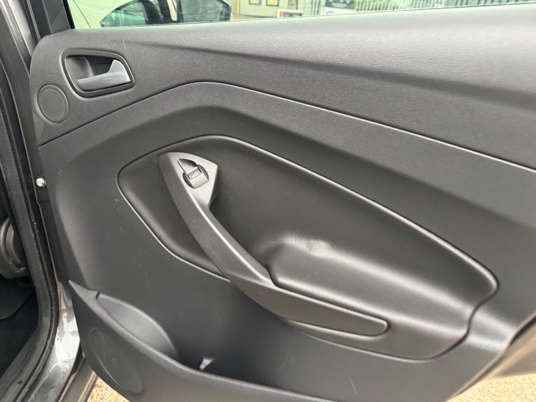 Ford Kuga view 38