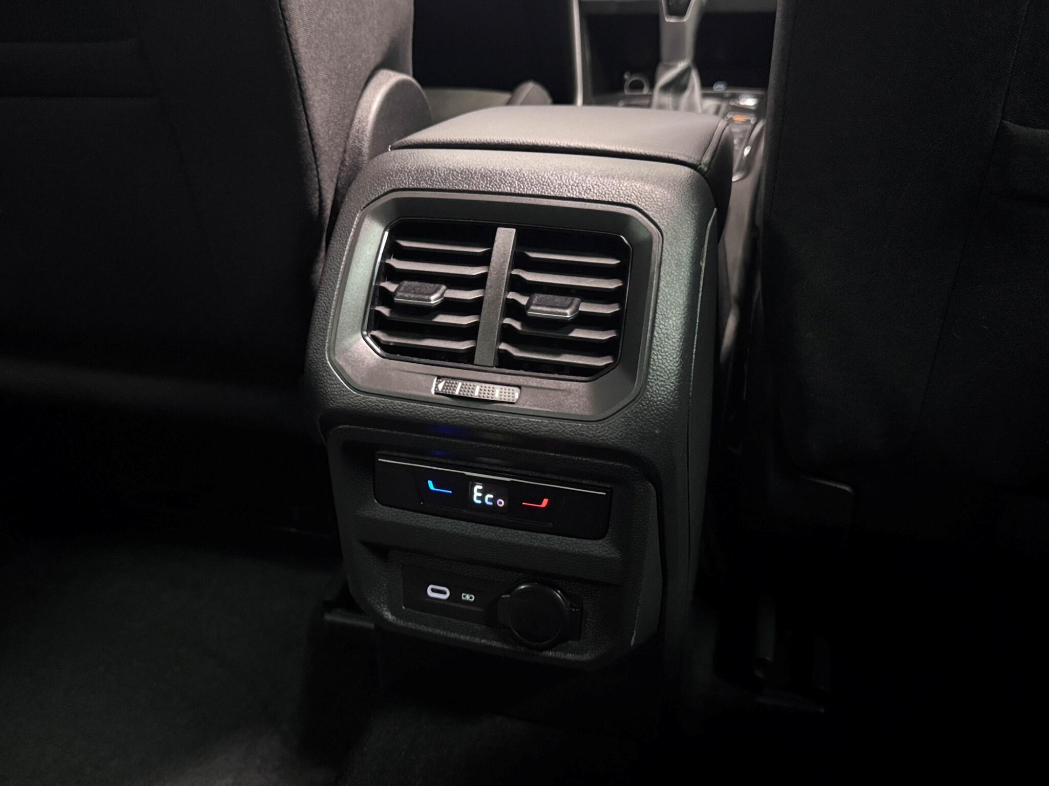 Volkswagen Tiguan view 18