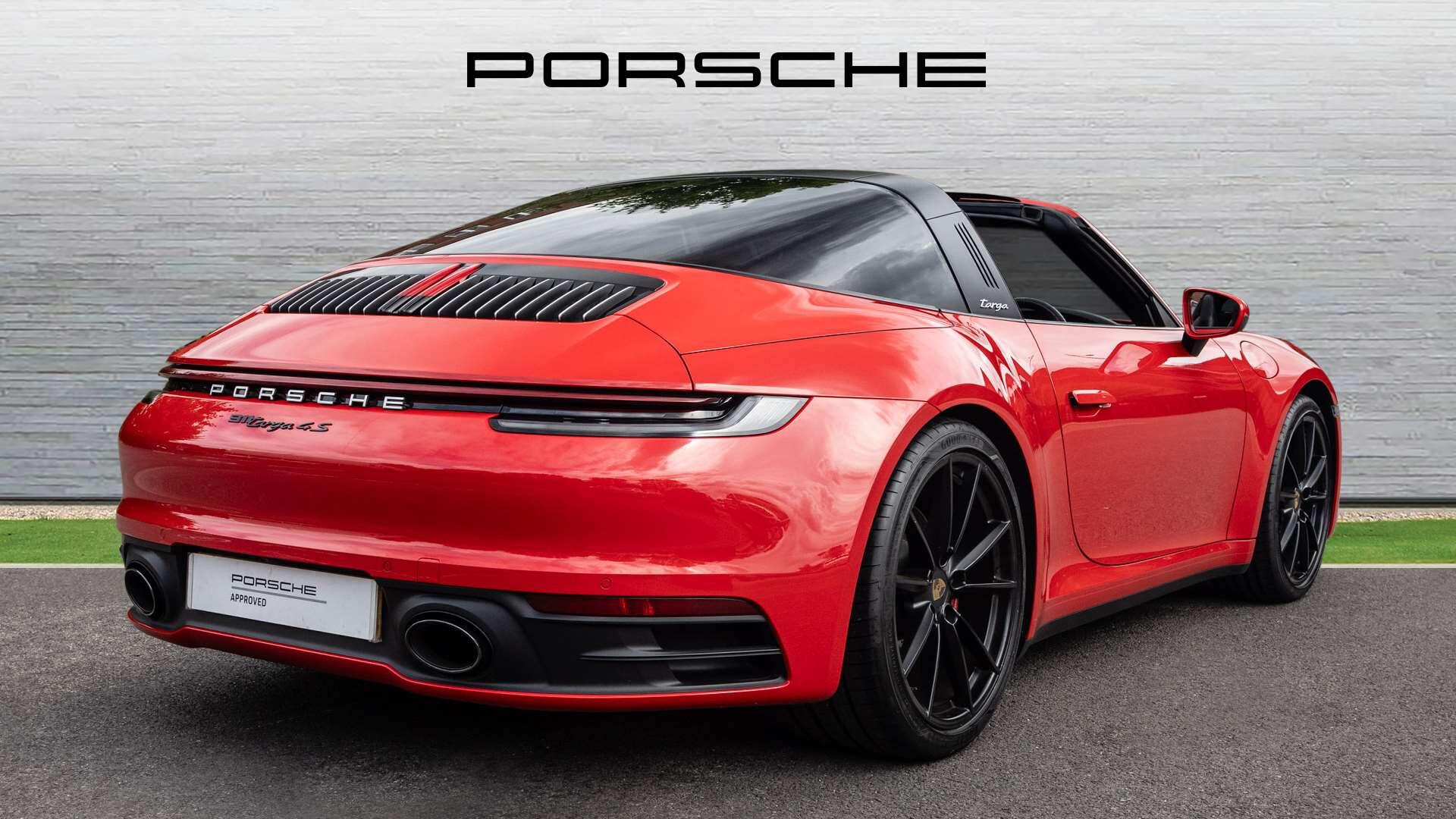 Porsche 911 view 3