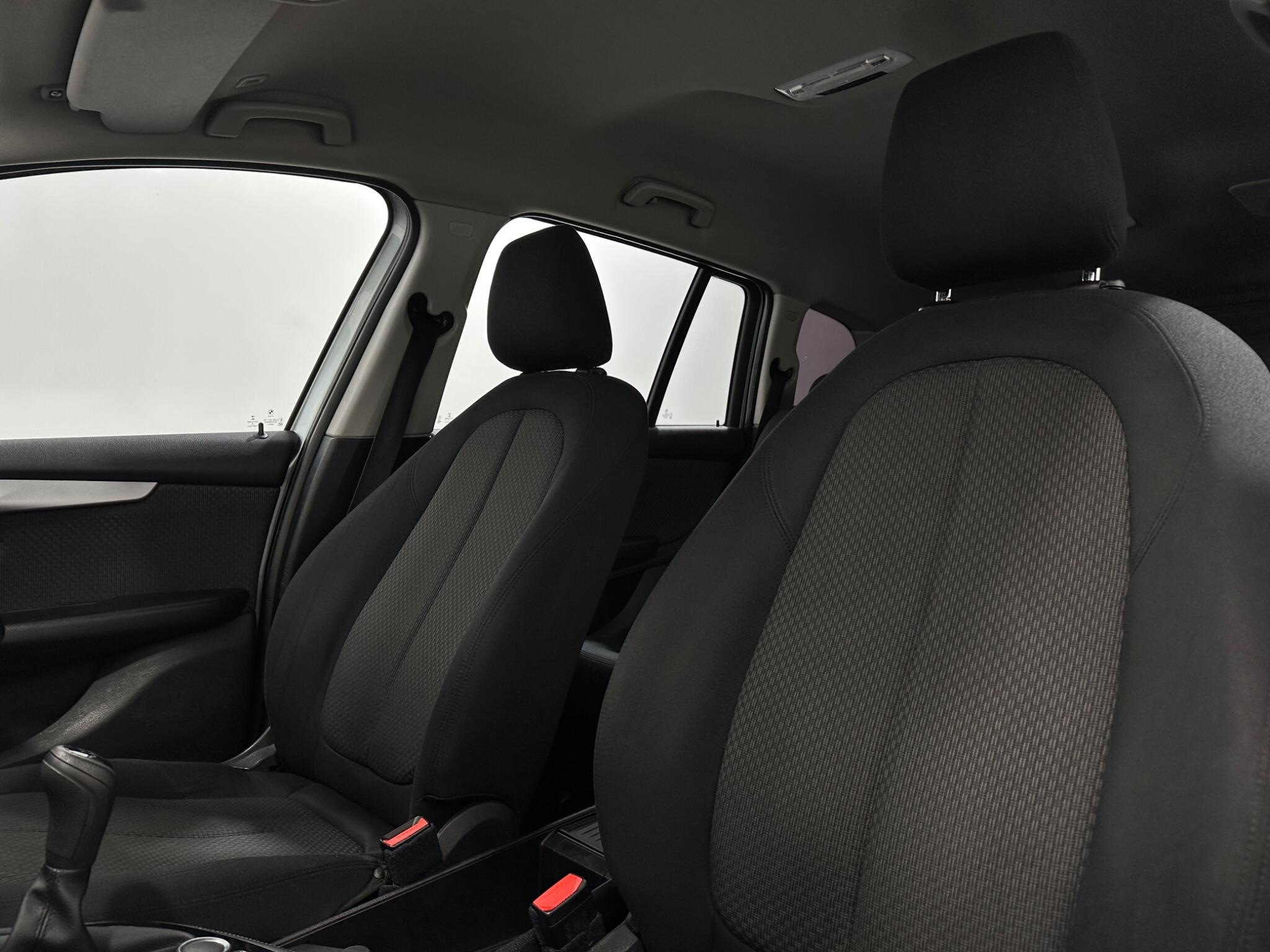 BMW 2 Series view 35