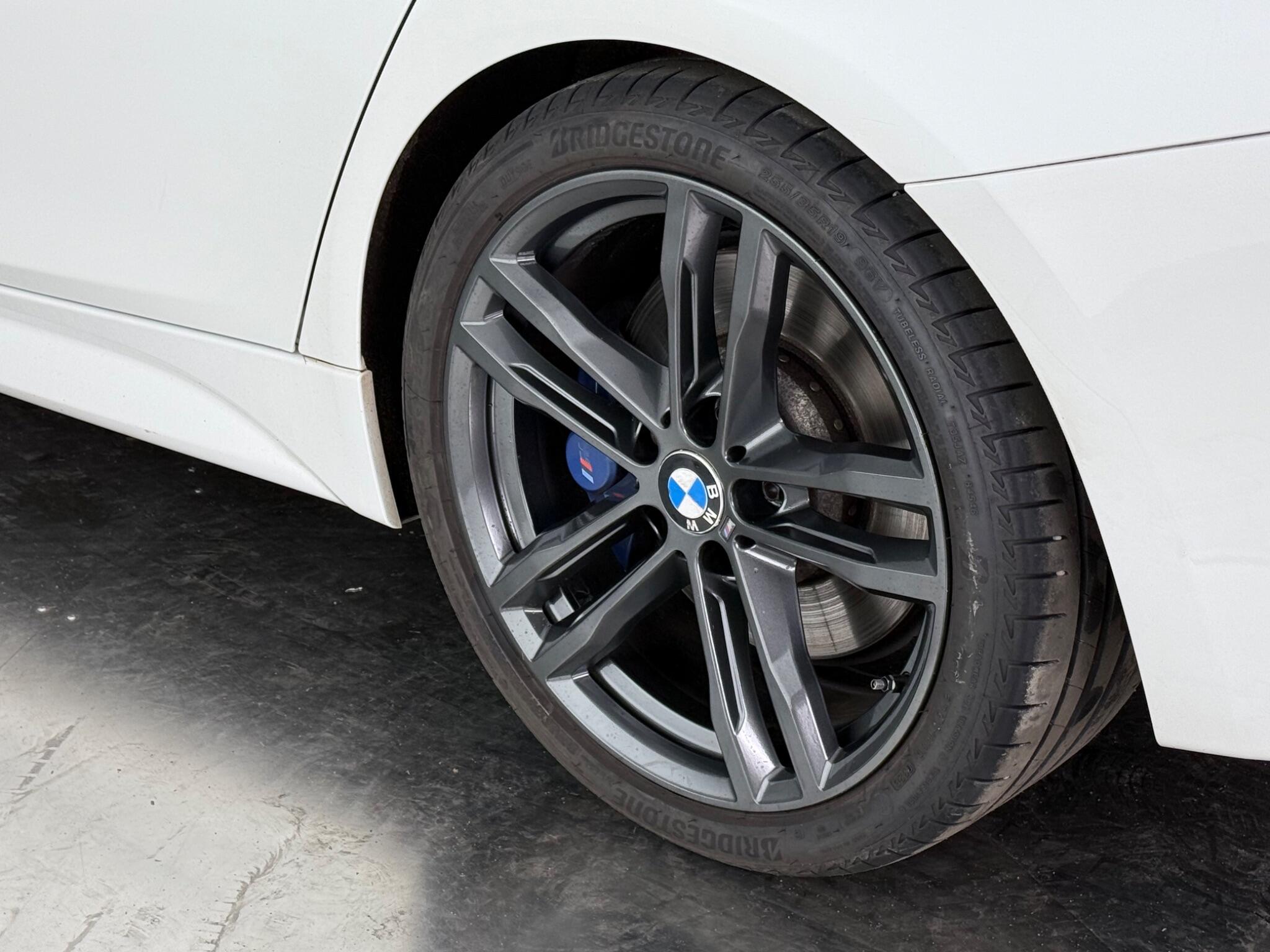 BMW 3 Series view 8