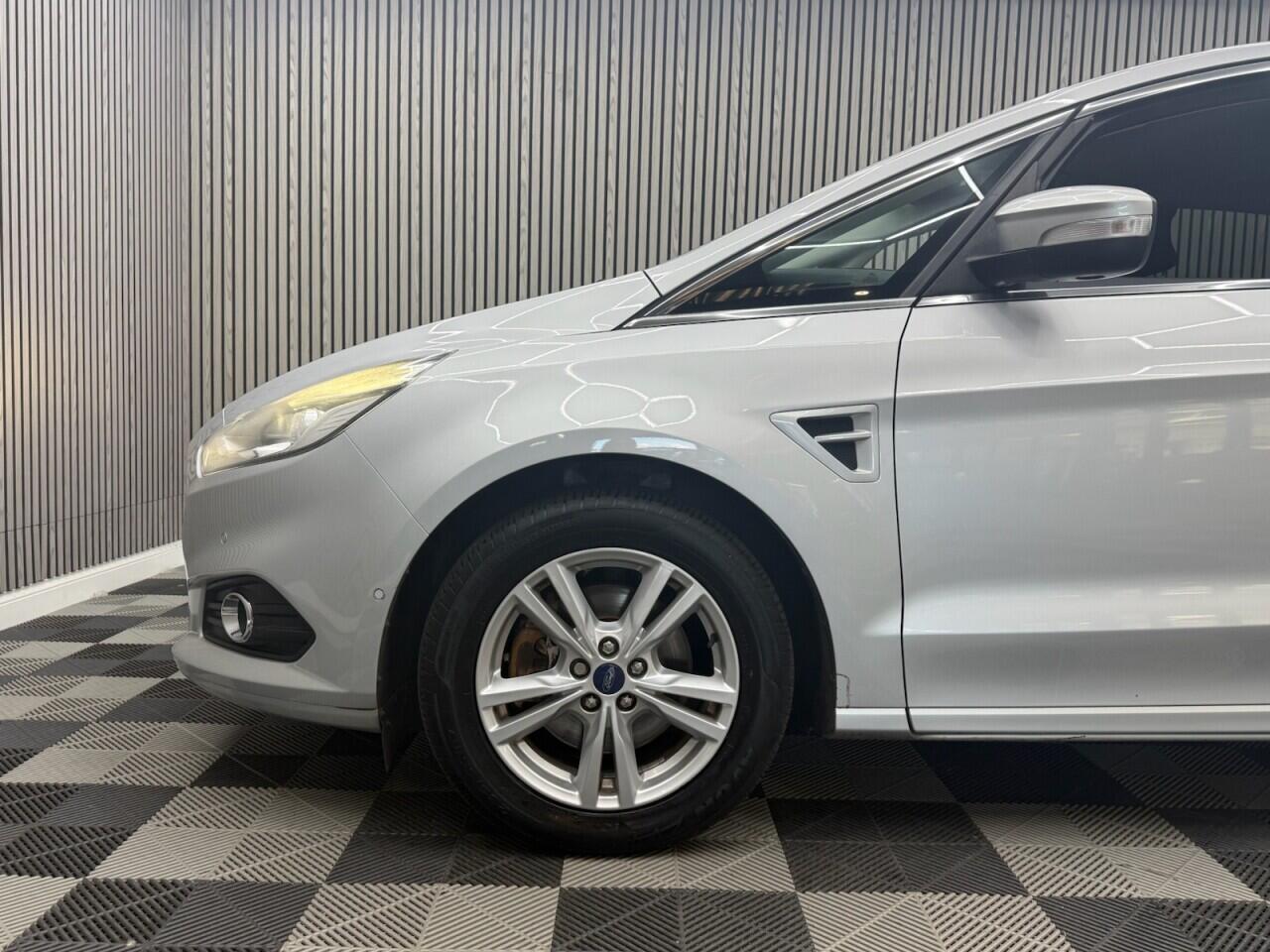 Ford S-Max view 28
