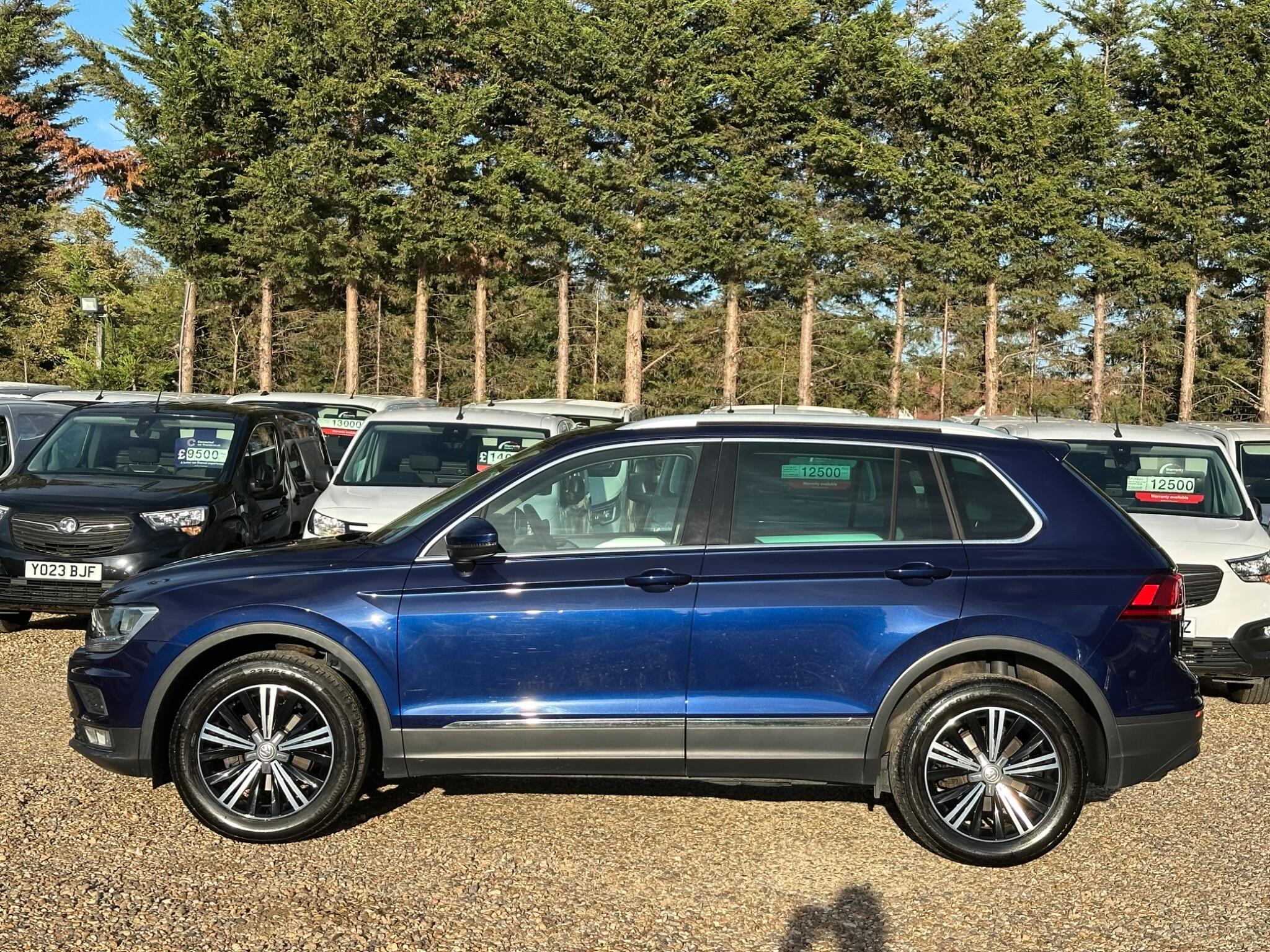 Volkswagen Tiguan view 2