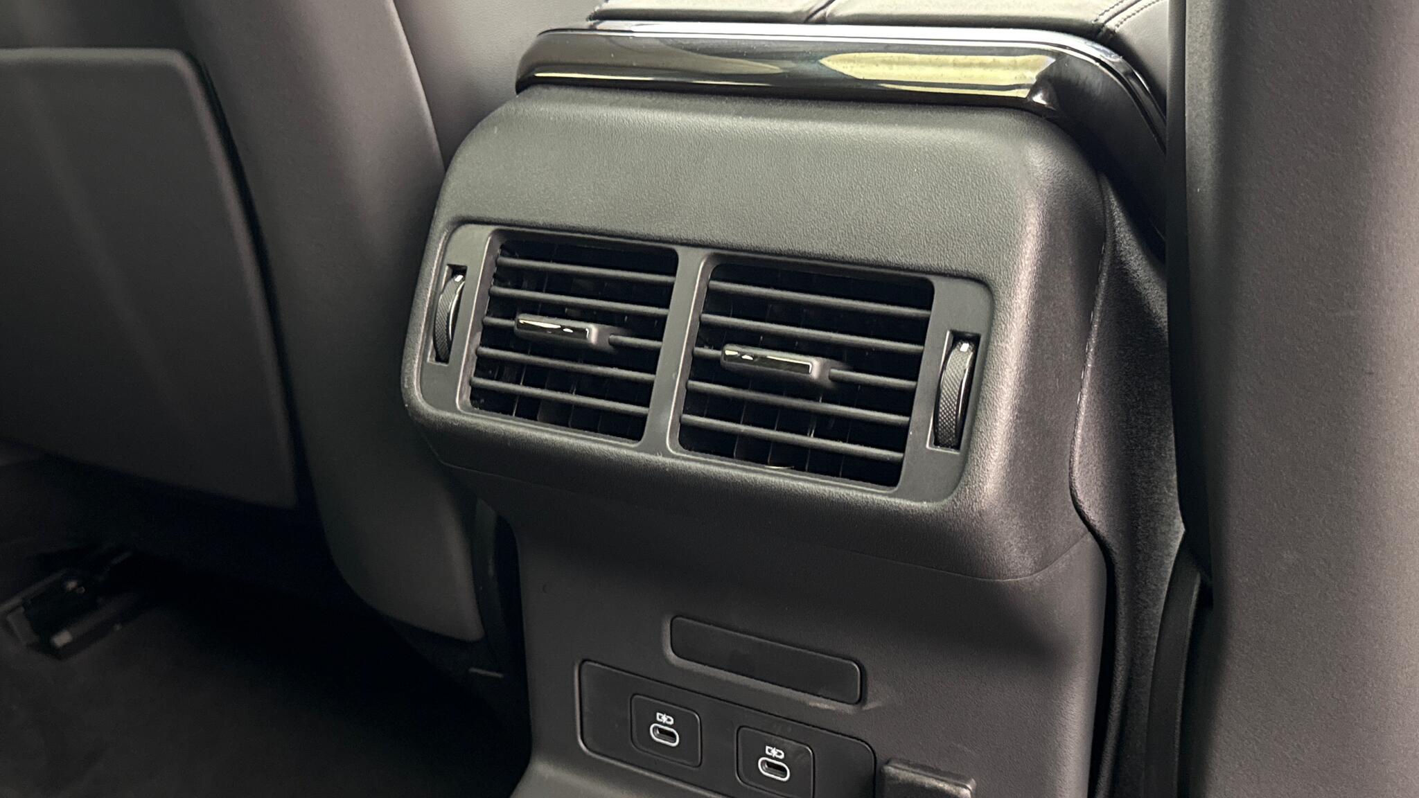 Land Rover Range Rover Velar view 18