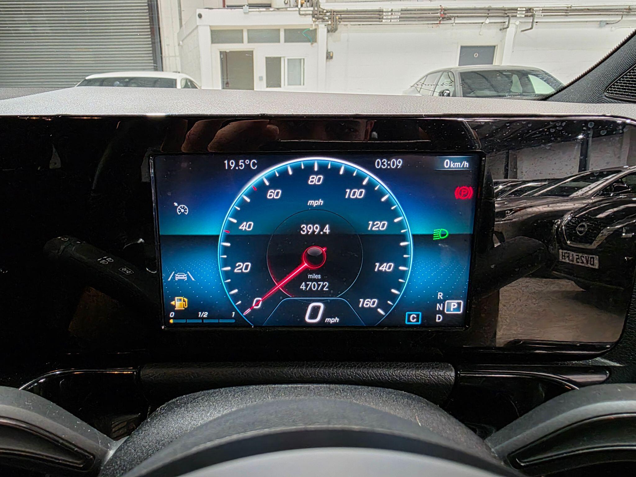 Mercedes-Benz Gla view 10