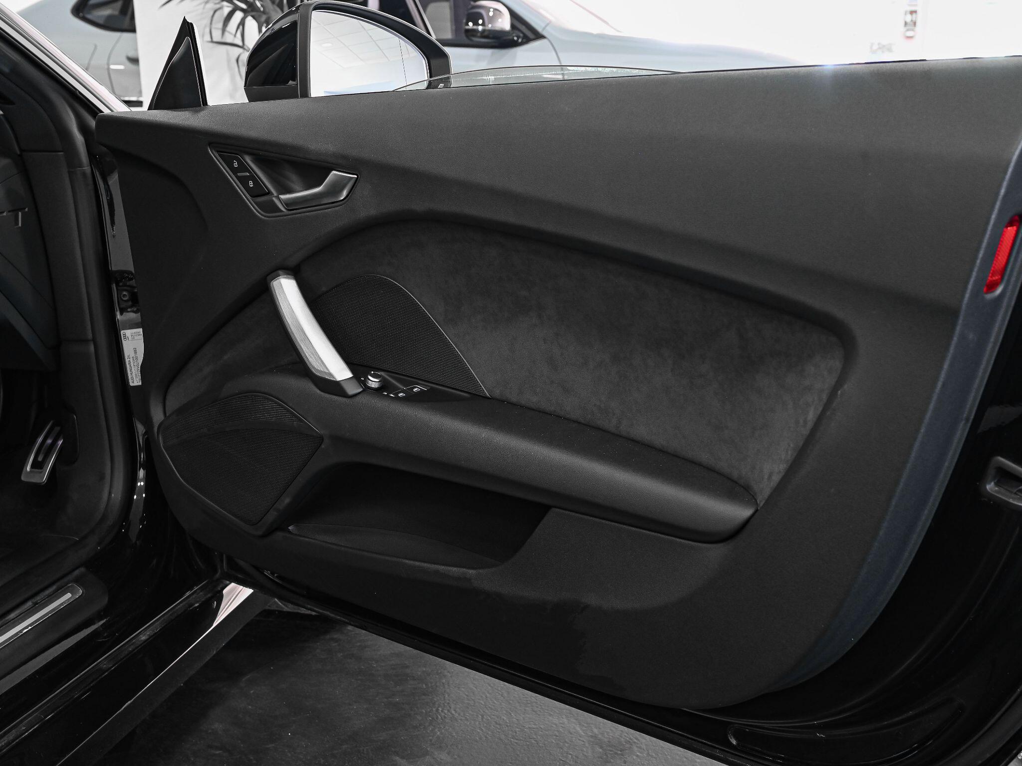 Audi TT view 20