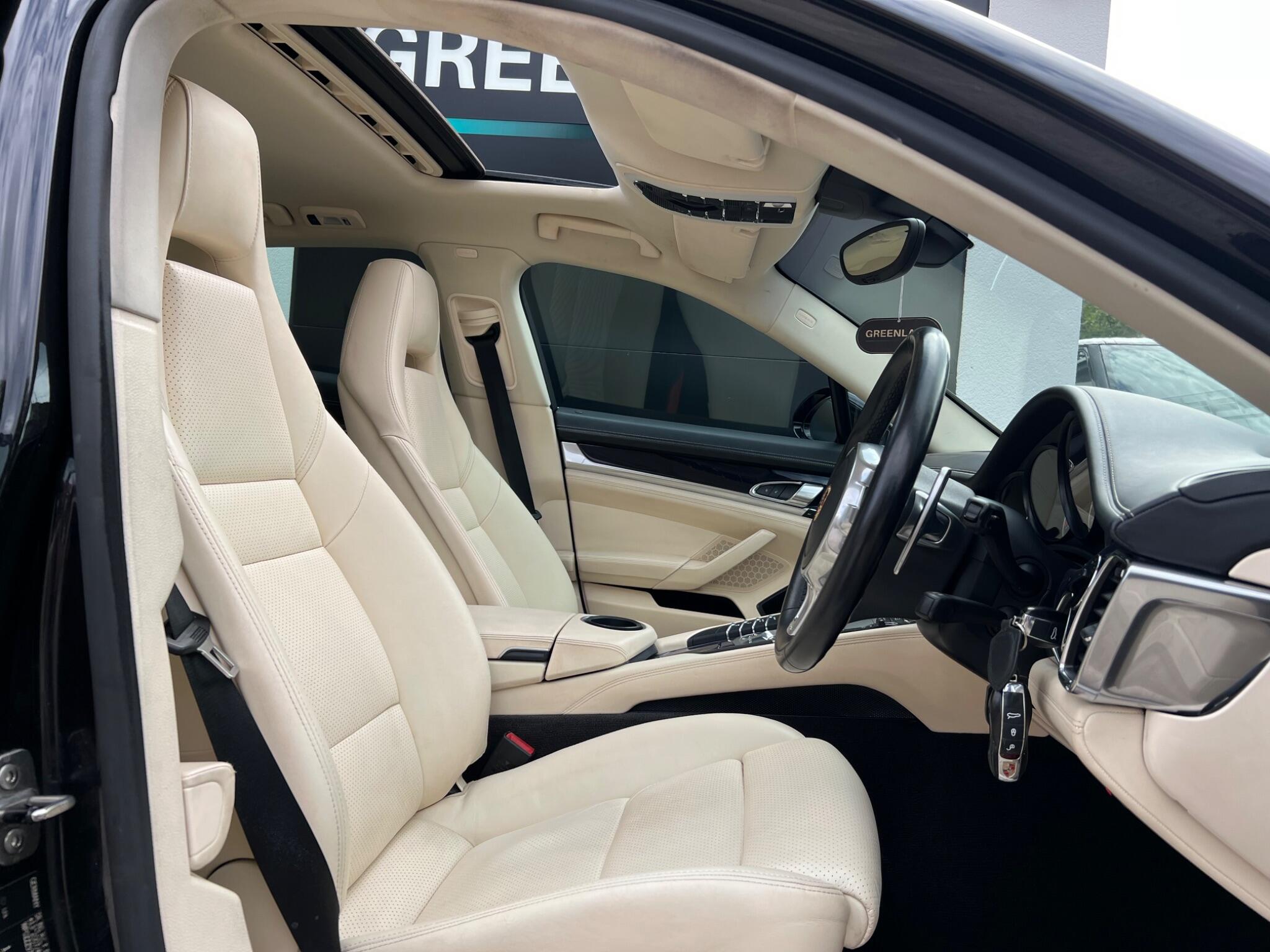 Porsche Panamera view 12