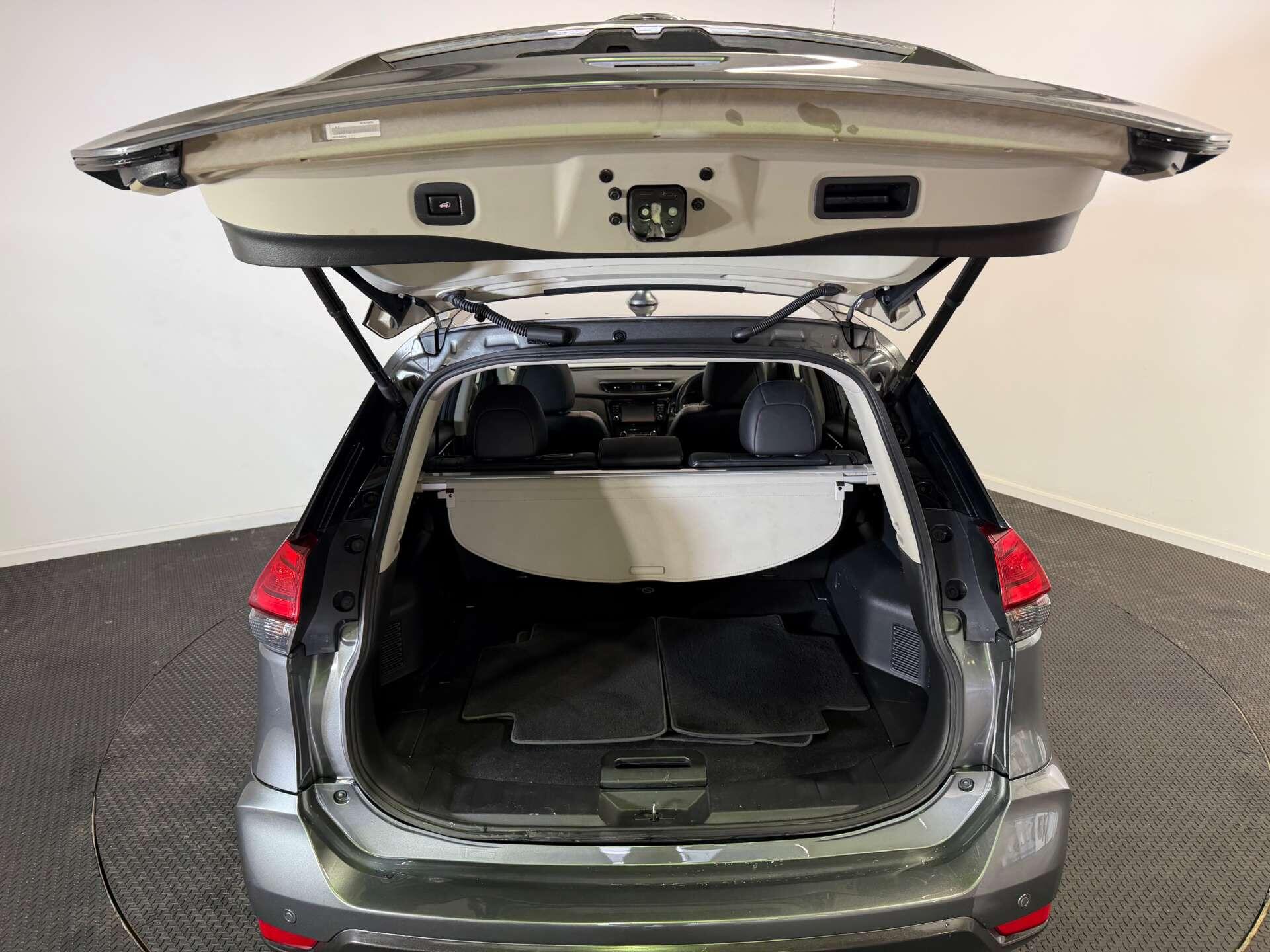 Nissan X-Trail view 12