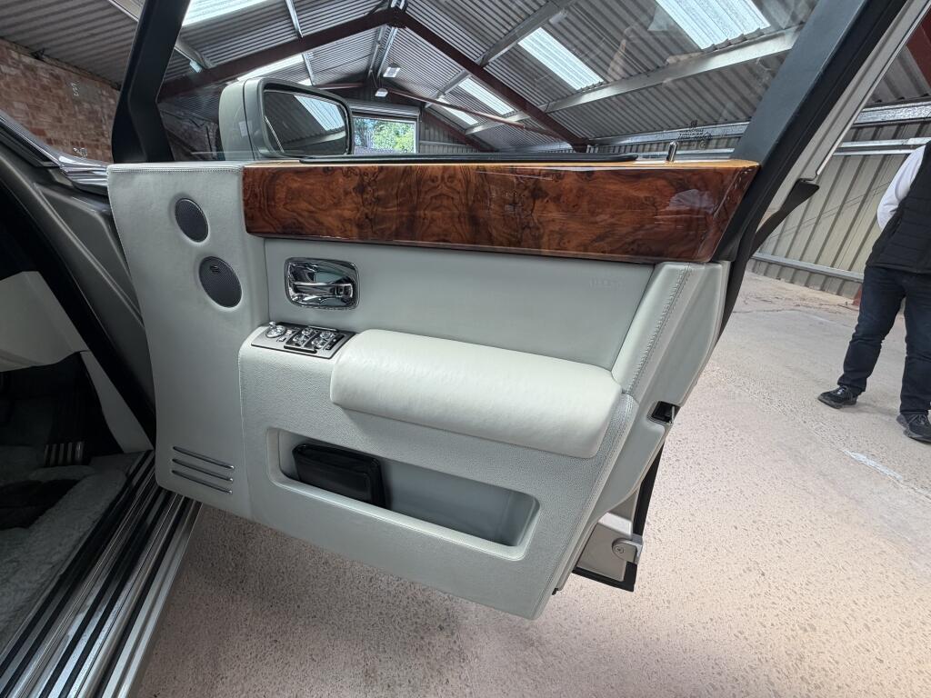Rolls-Royce Phantom view 35