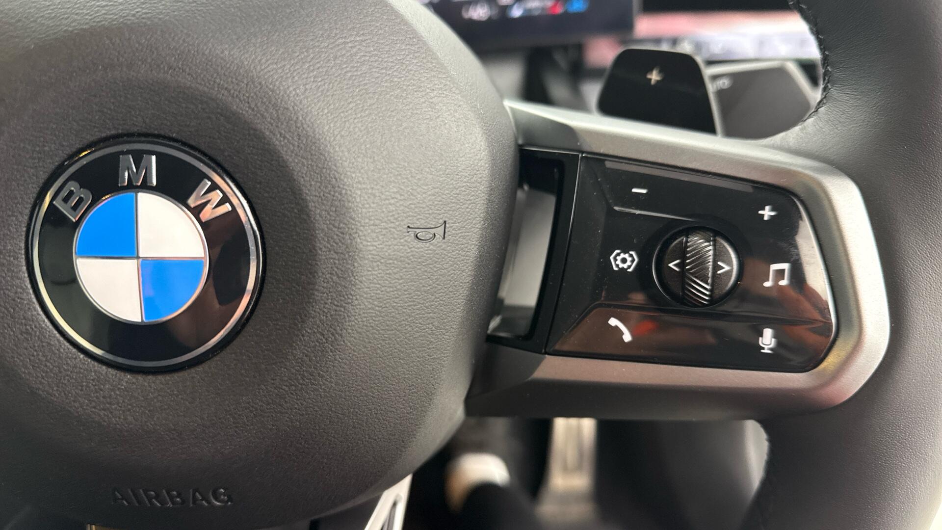 BMW 5 Series view 18