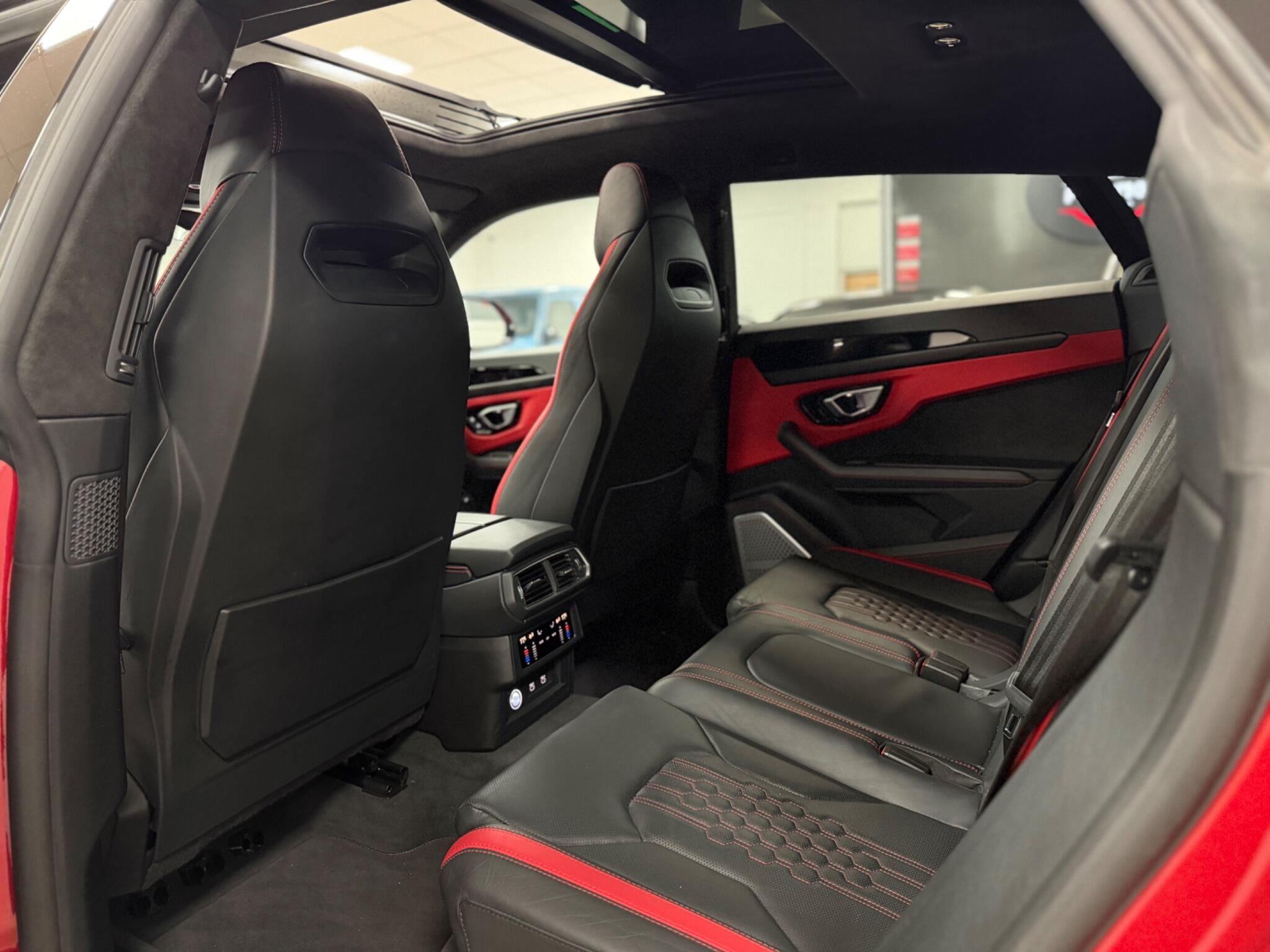 Lamborghini Urus view 40