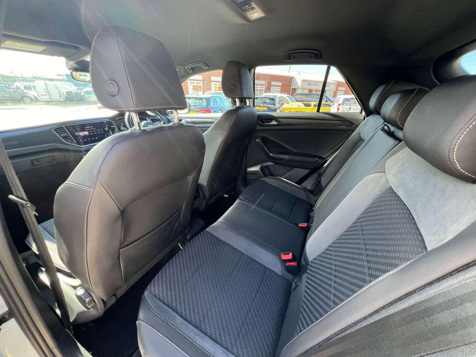 Volkswagen T-Roc view 21