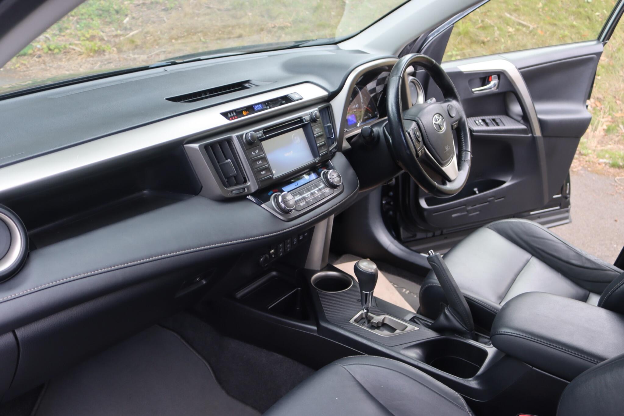Toyota Rav4 view 6