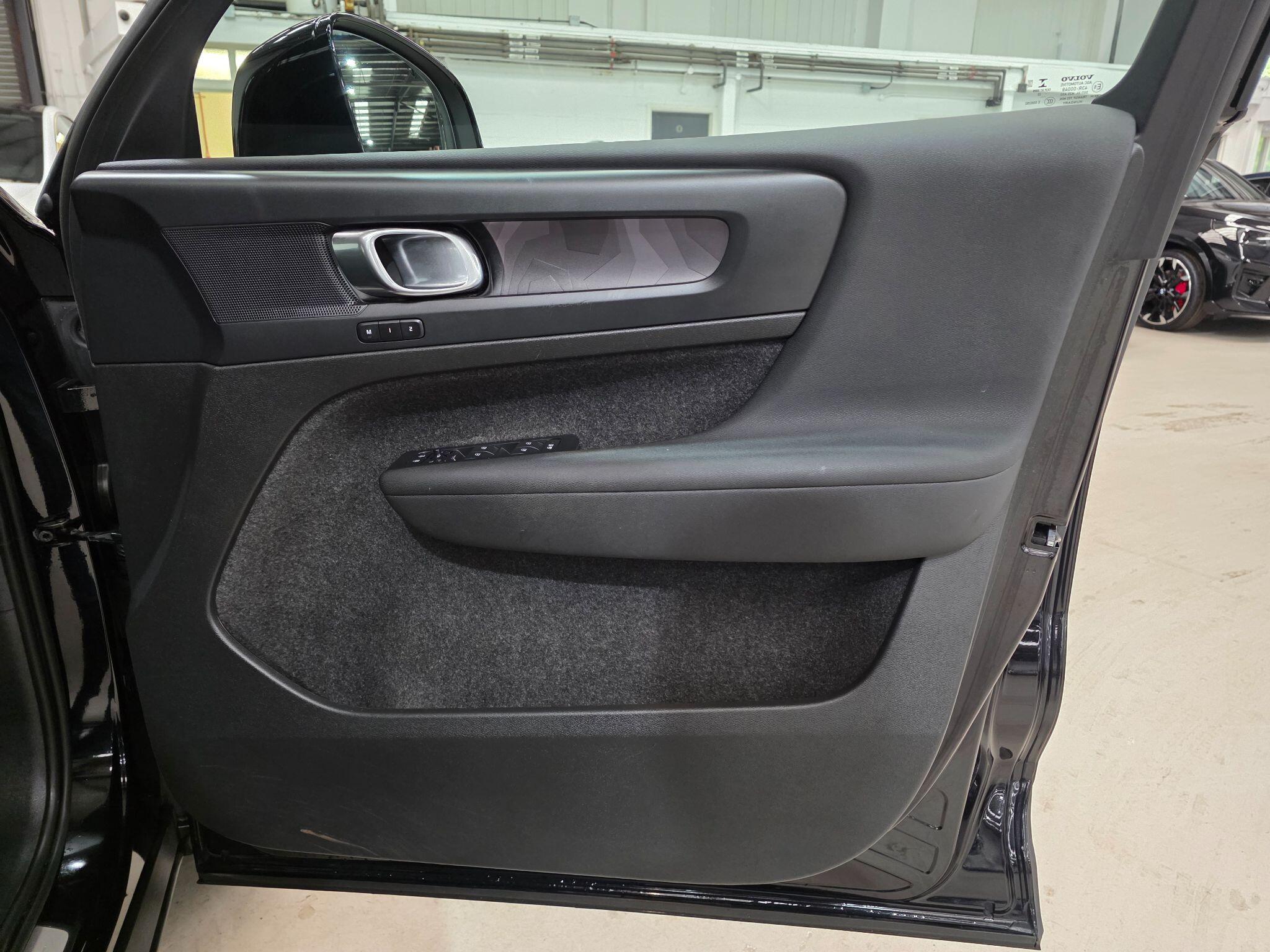 Volvo XC40 view 13
