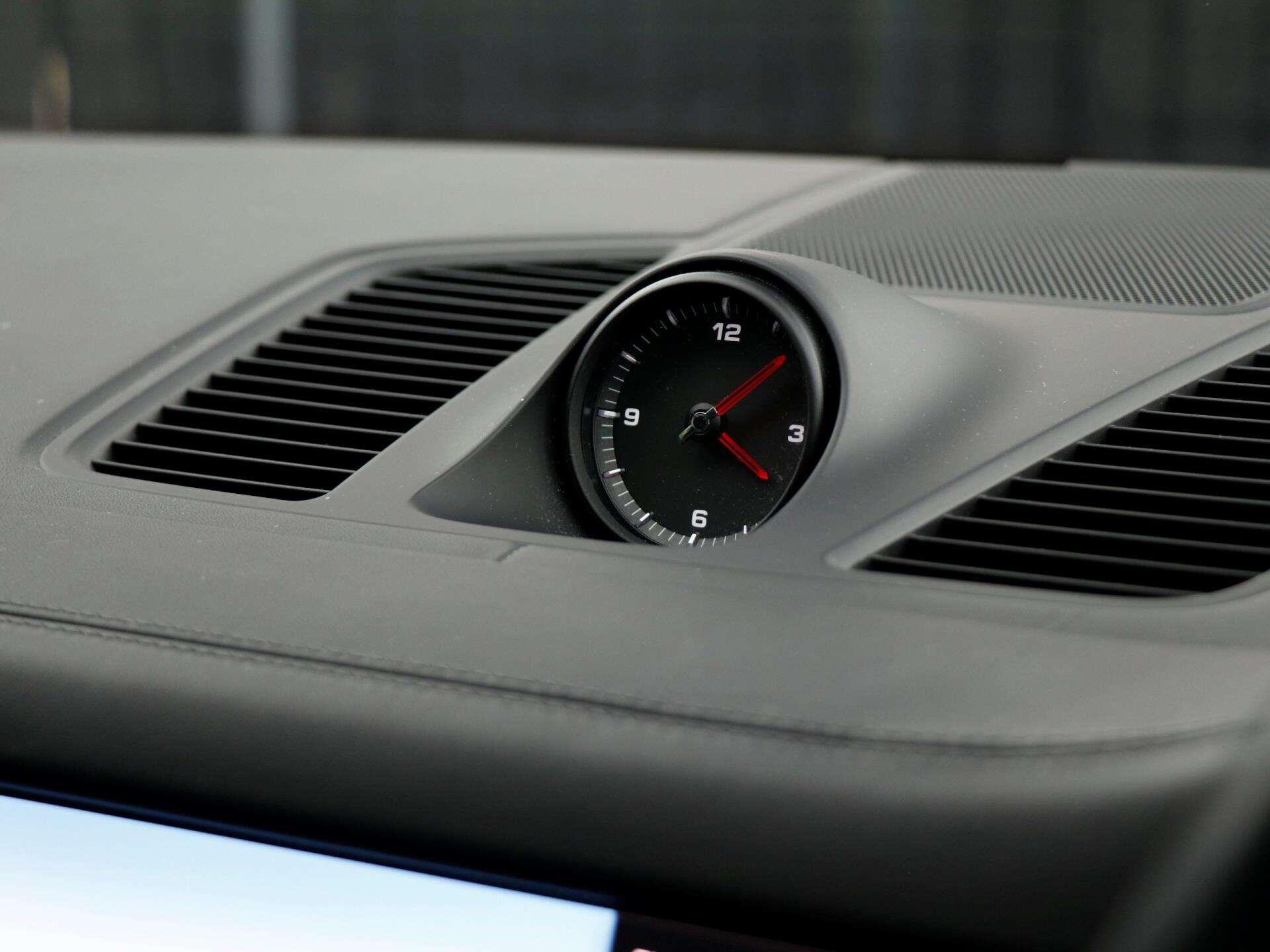 Porsche Cayenne view 14