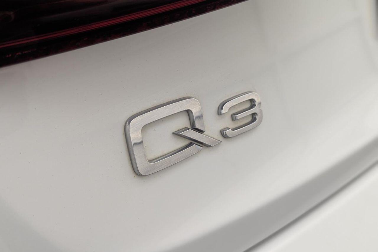 Audi Q3 view 45