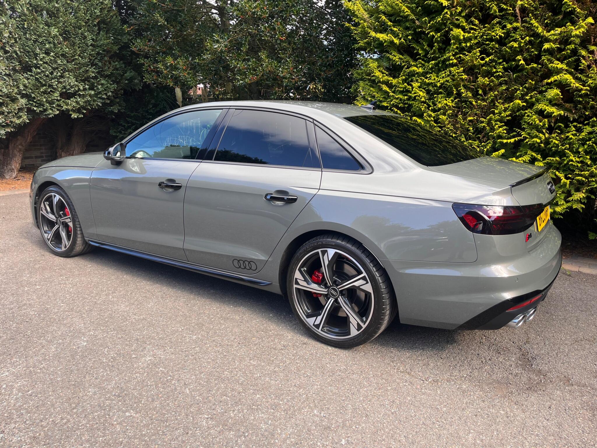 Audi S4 view 9