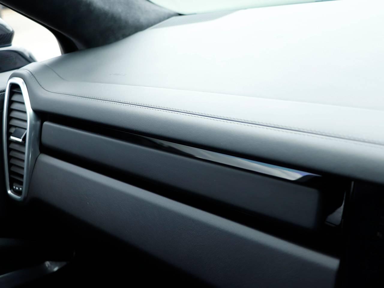 Porsche Cayenne view 18