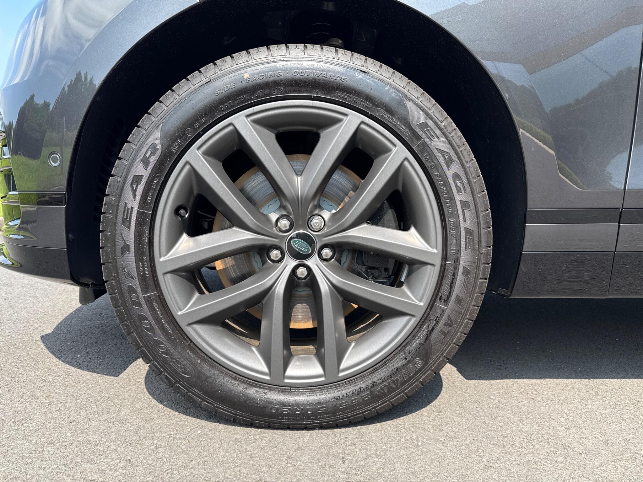 Land Rover Range Rover Velar view 8