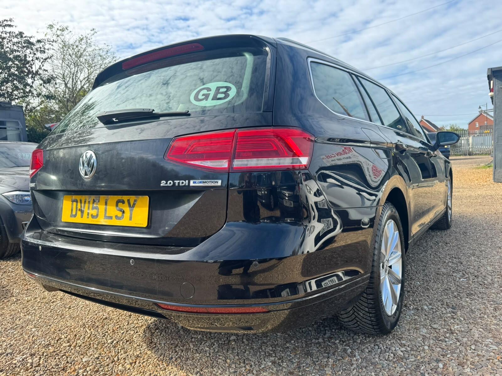 Volkswagen Passat view 12