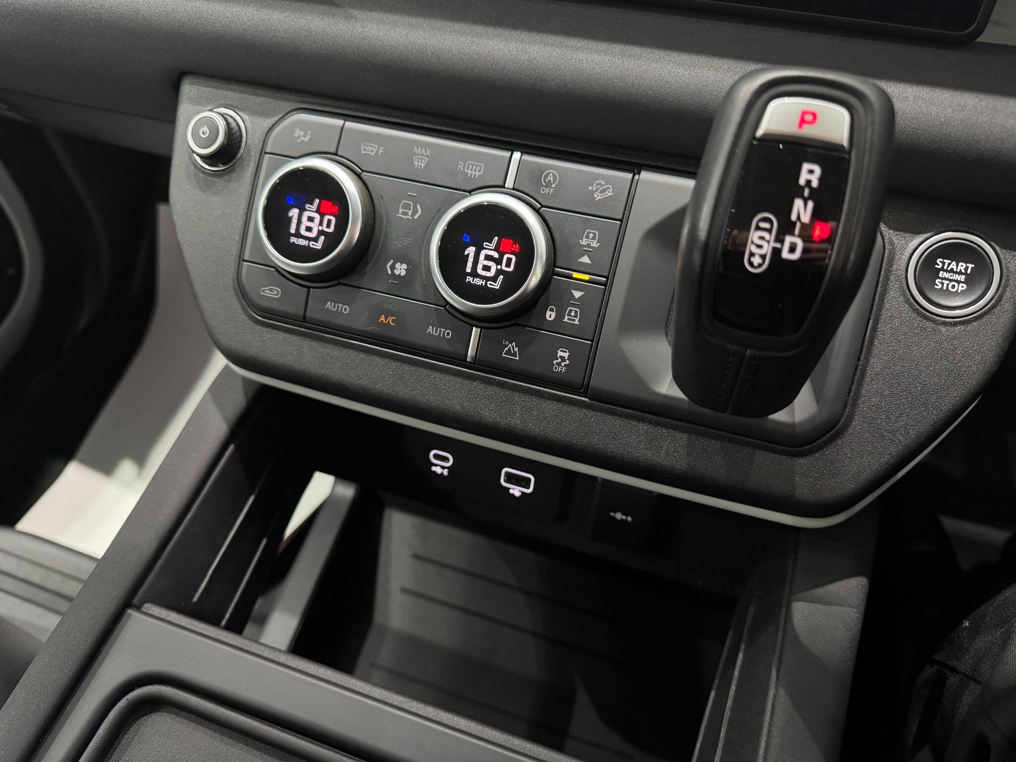 Land Rover Defender view 25