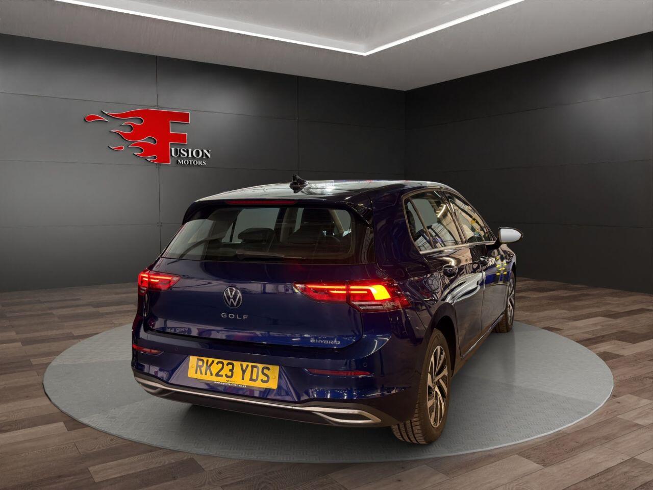 Volkswagen Golf view 6