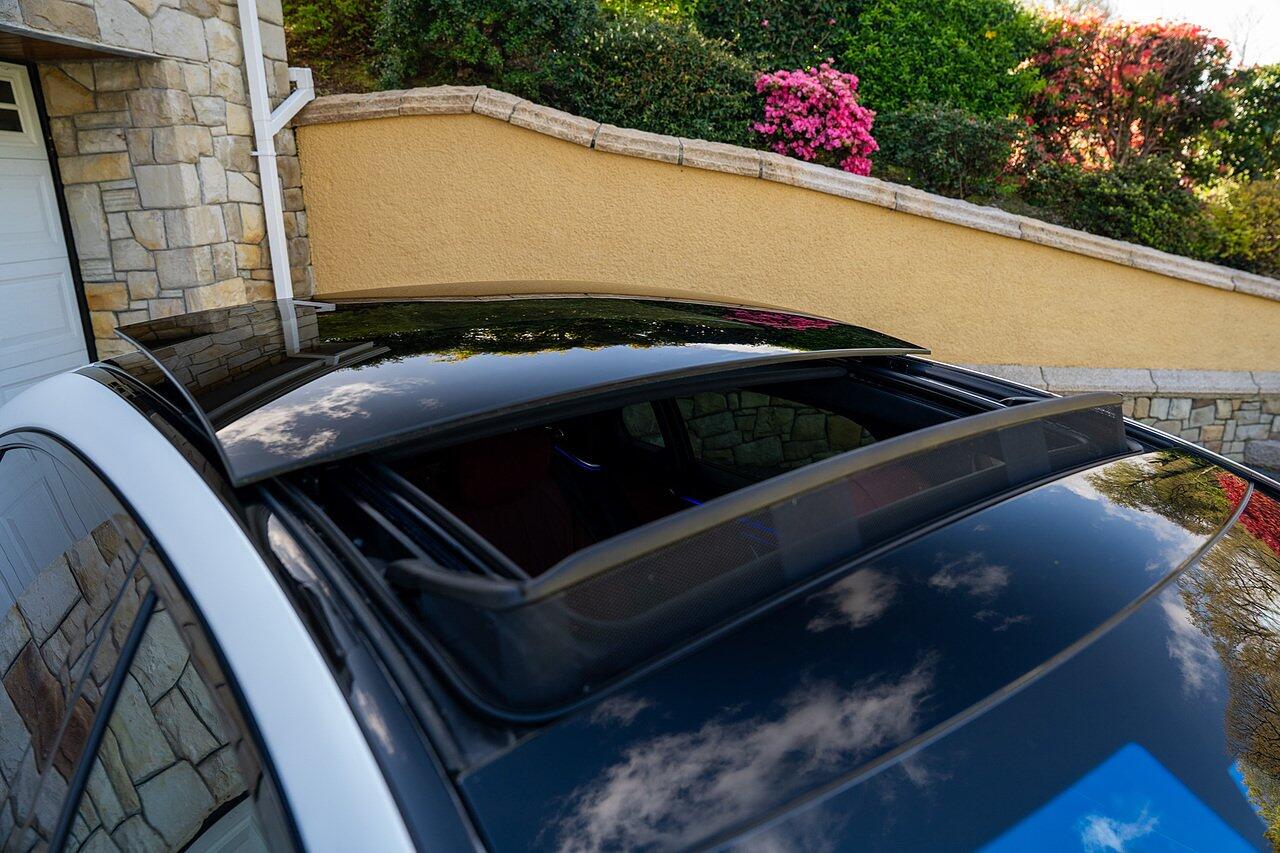 Mercedes-Benz S-Class view 29