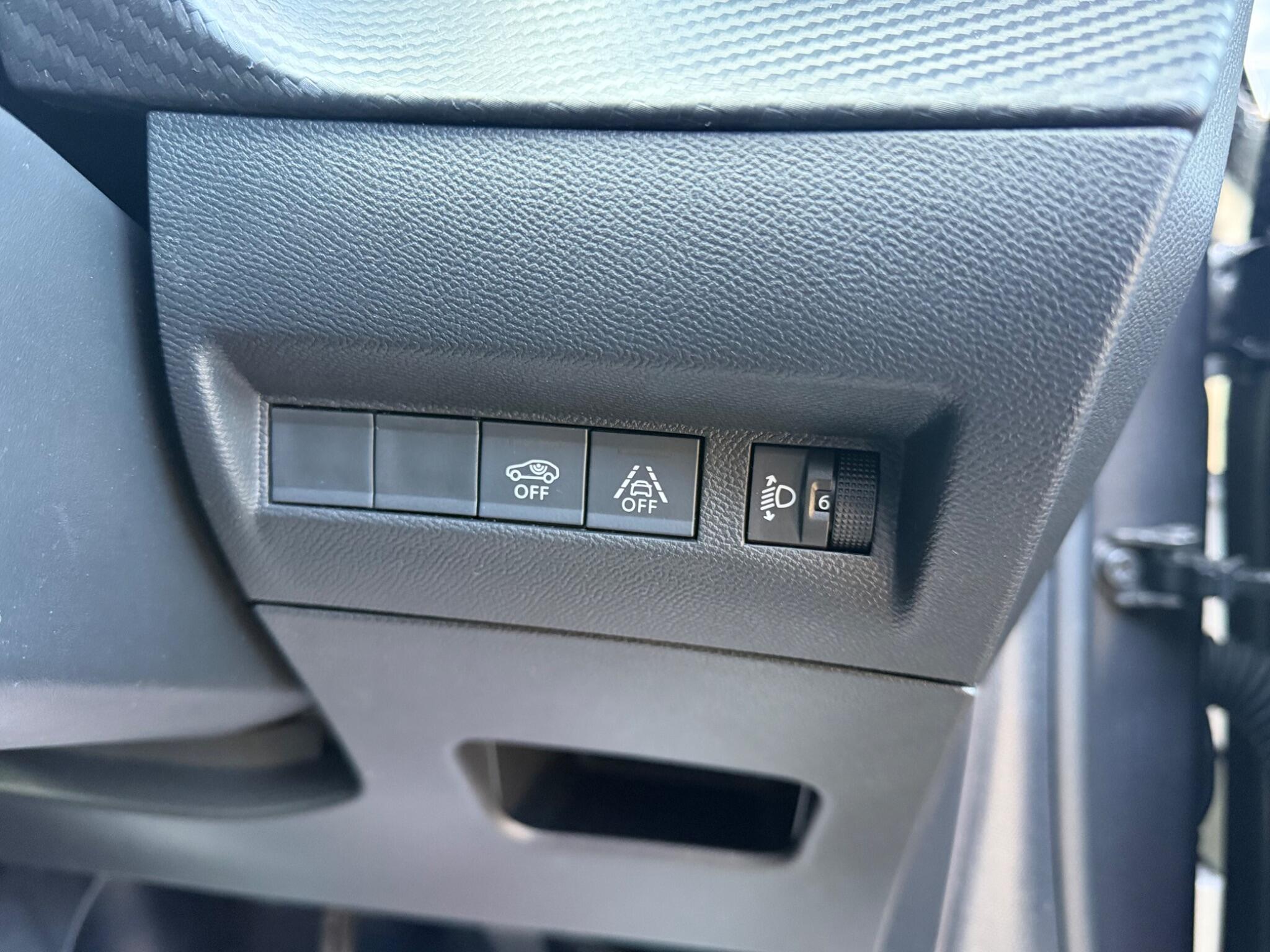 Peugeot 208 view 29