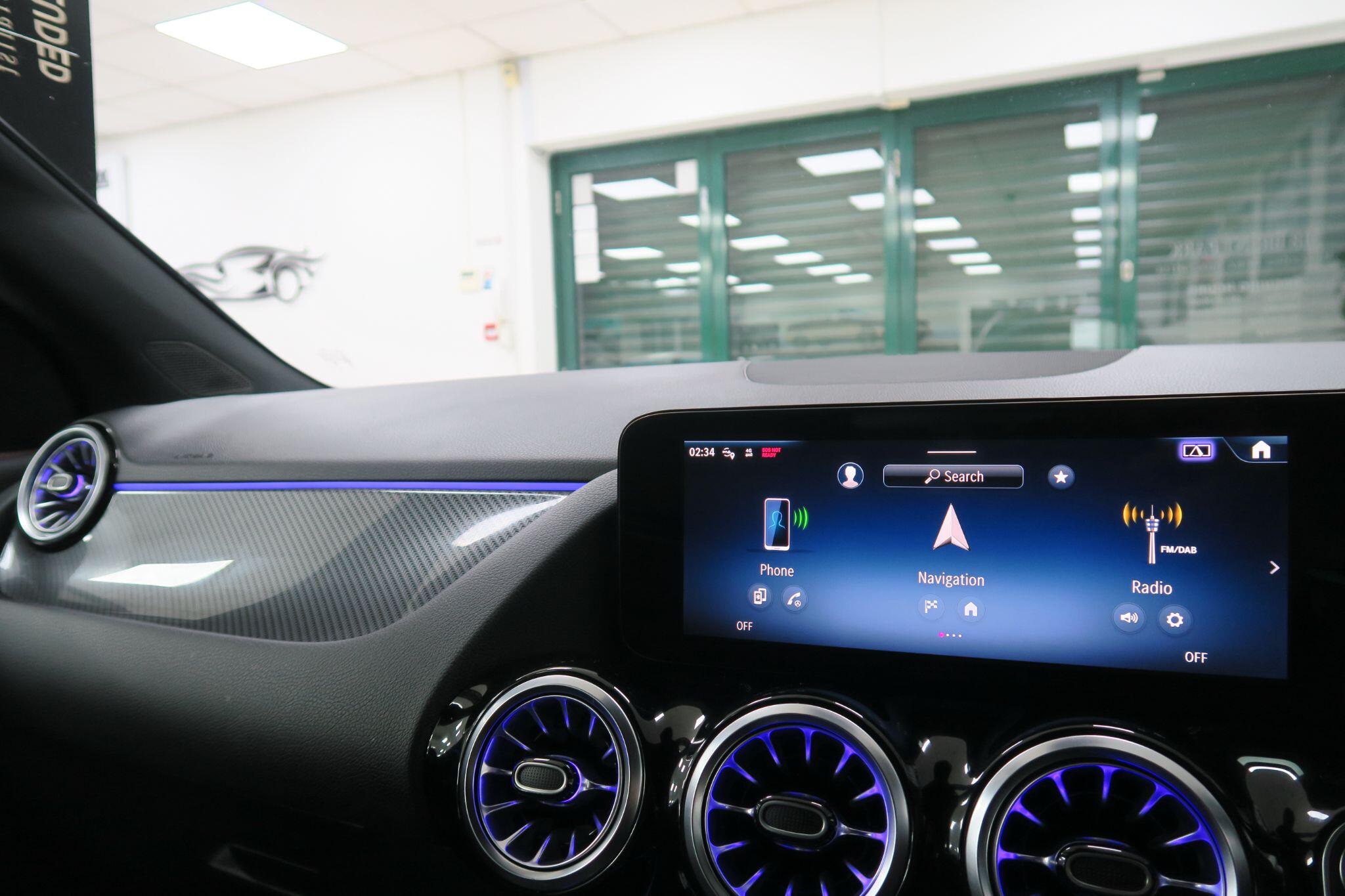 Mercedes-Benz Gla view 14