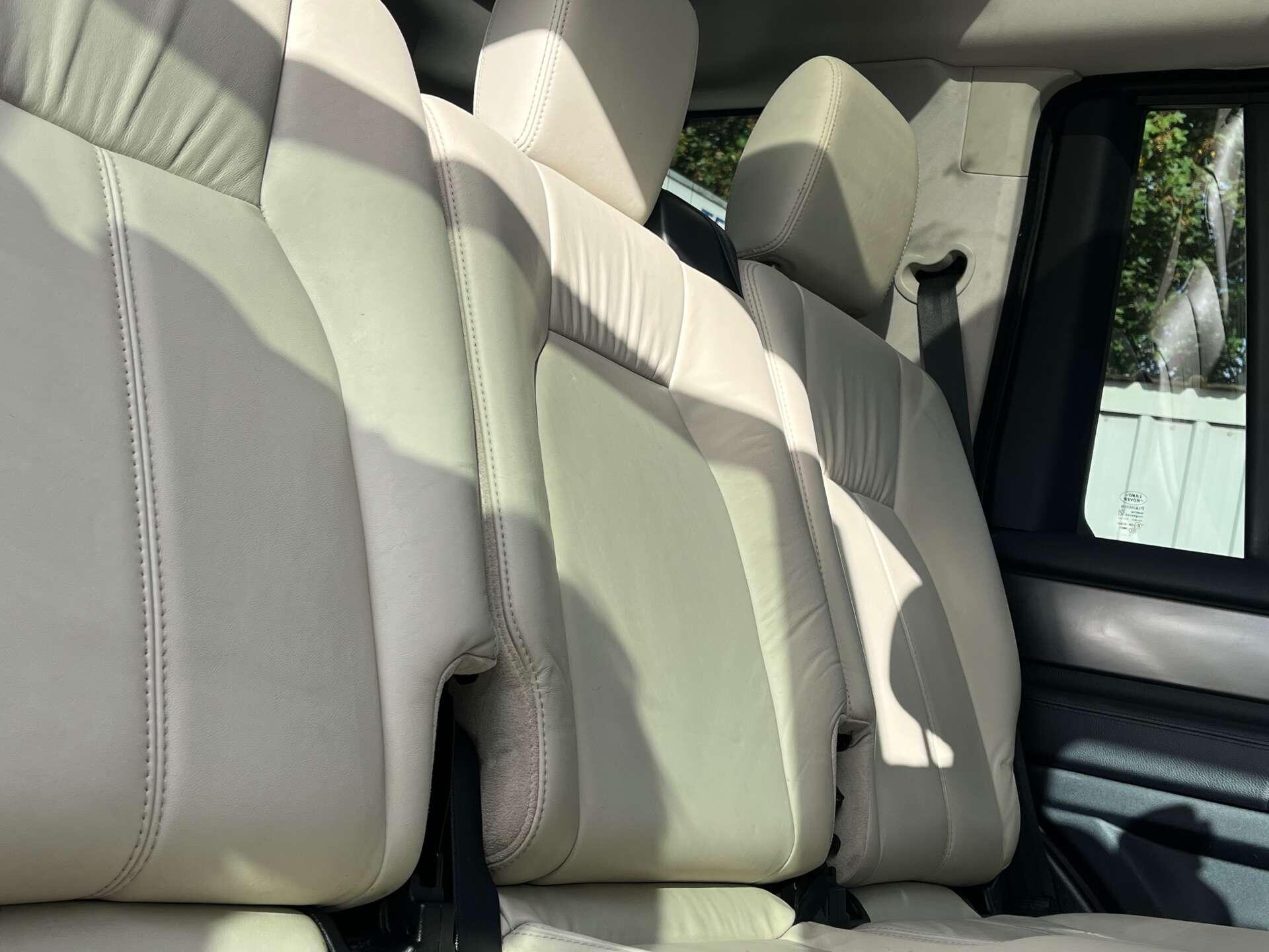 Land Rover Discovery view 8
