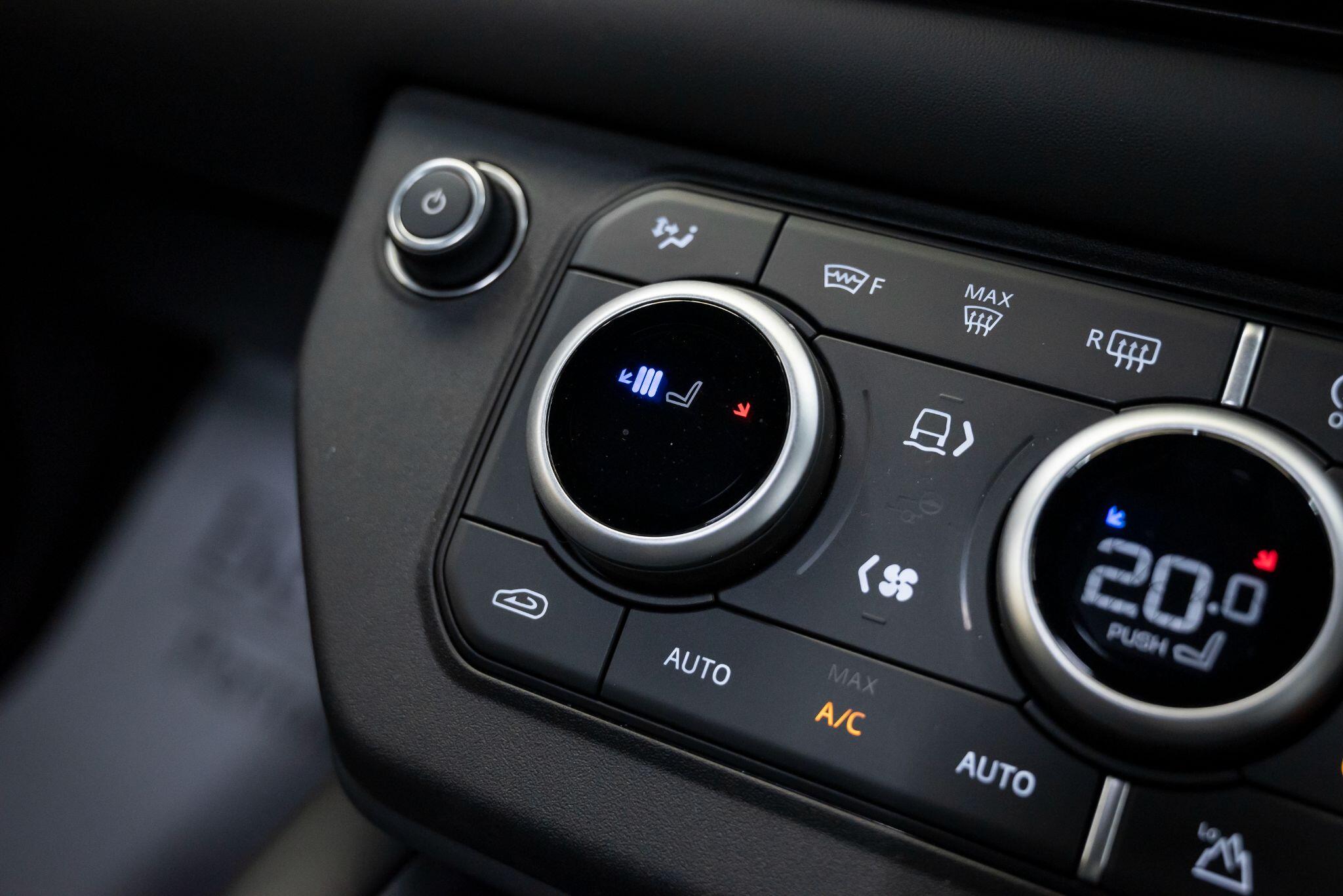 Land Rover Defender view 33