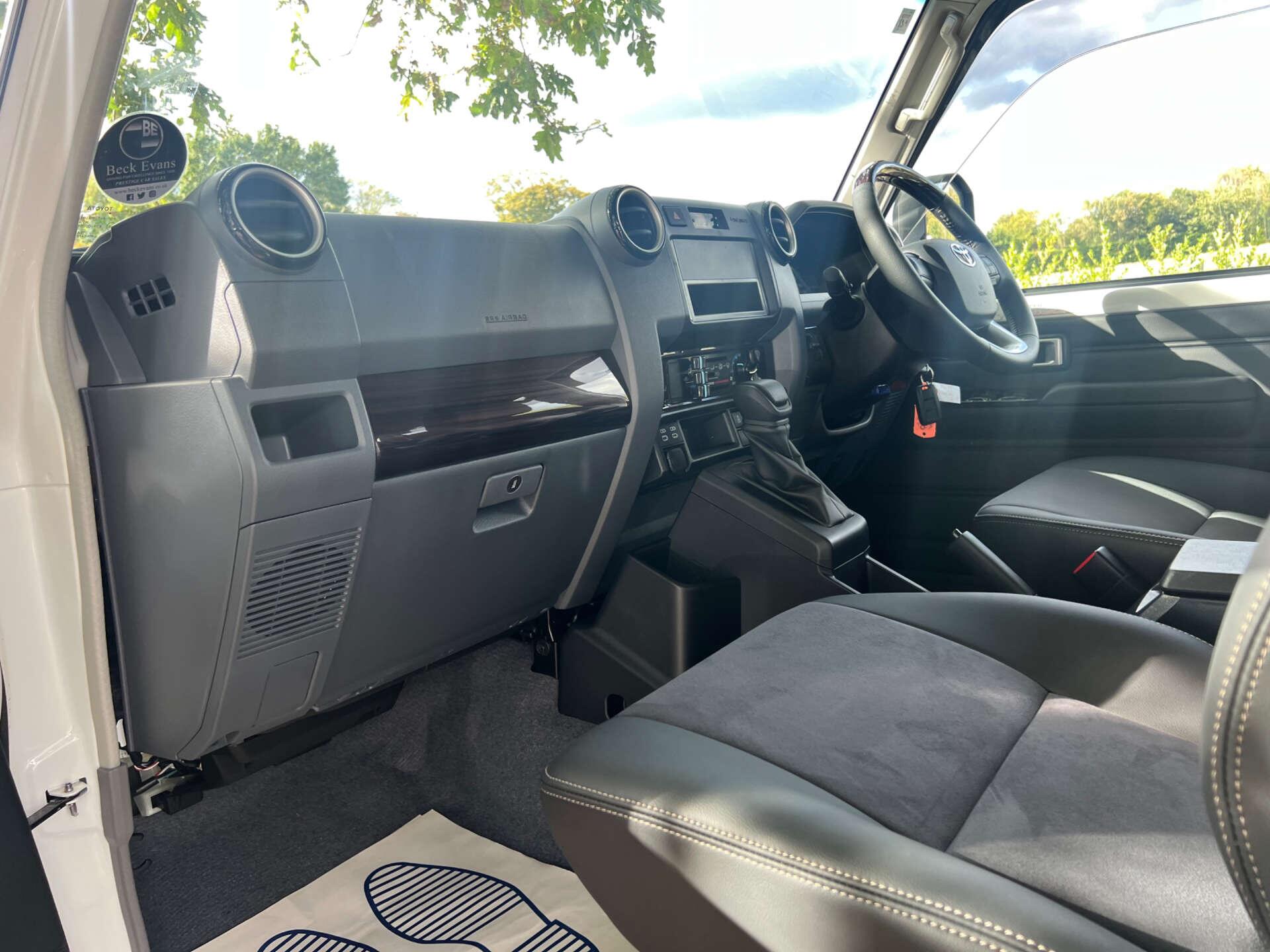 Toyota Land Cruiser view 33