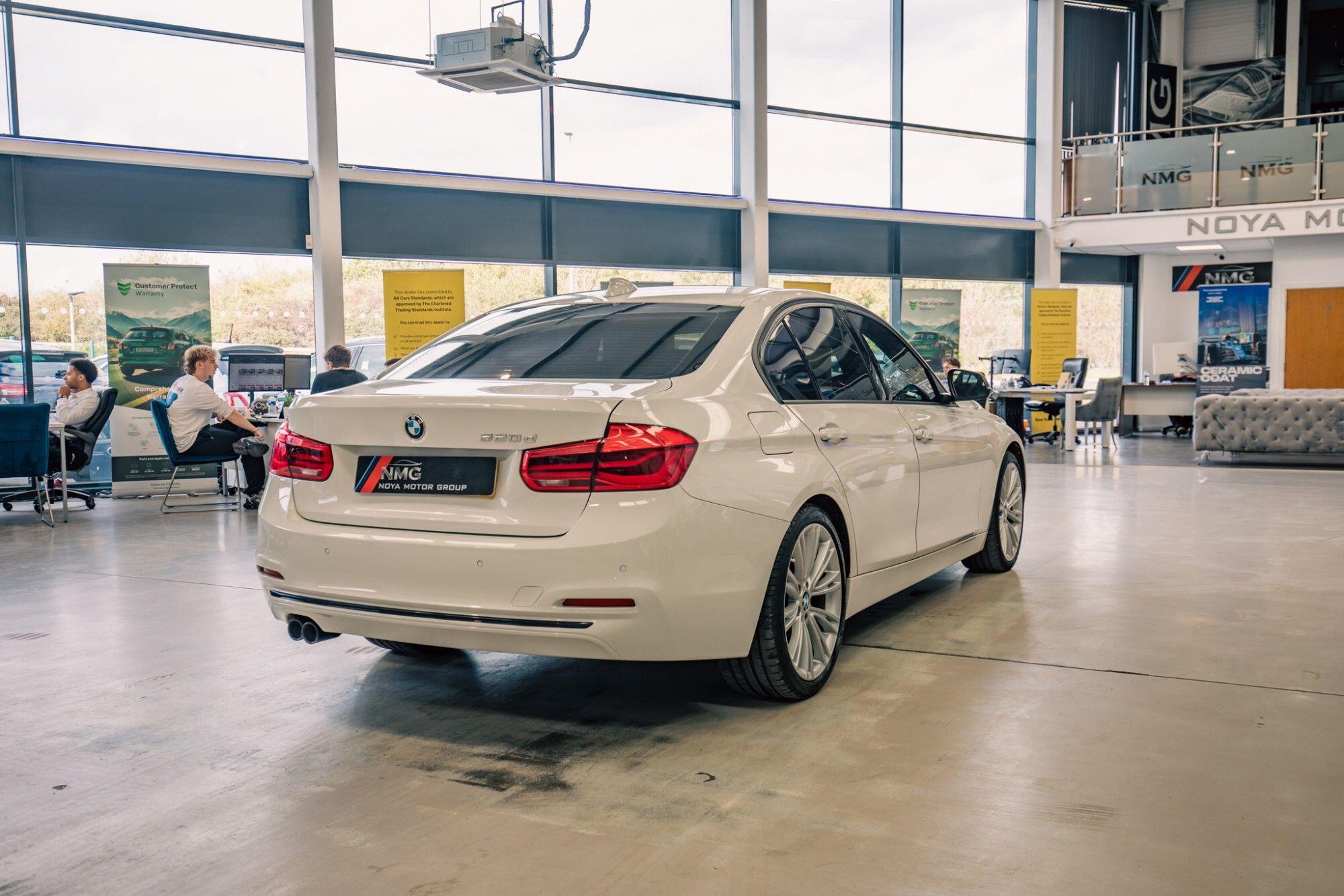 BMW 3 Series view 25