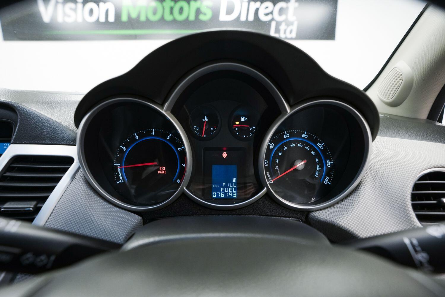 Chevrolet Cruze view 18