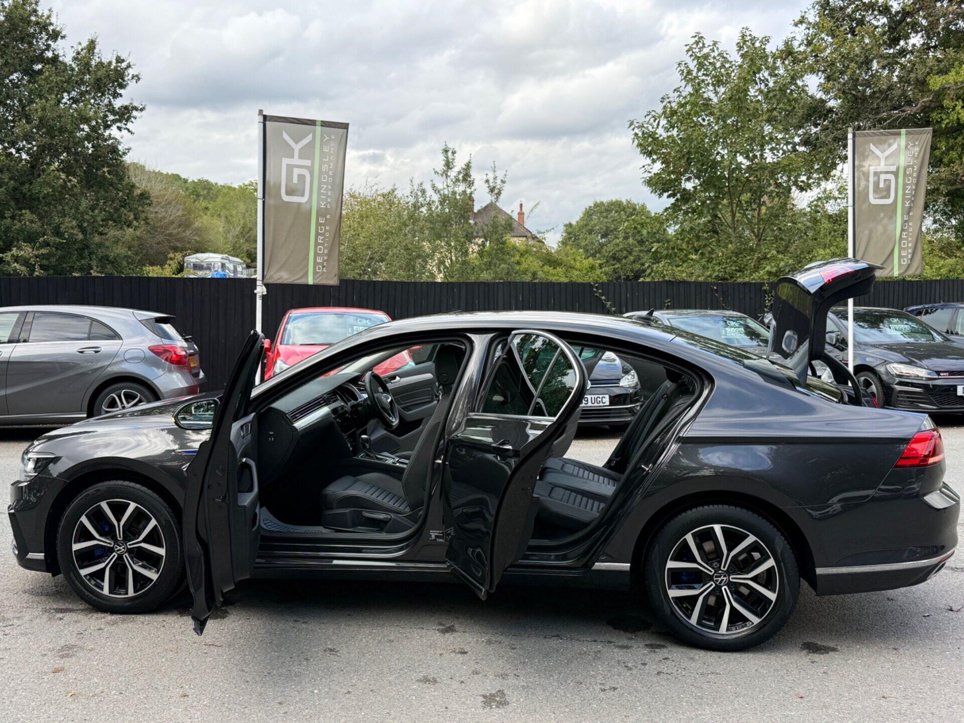 Volkswagen Passat view 18