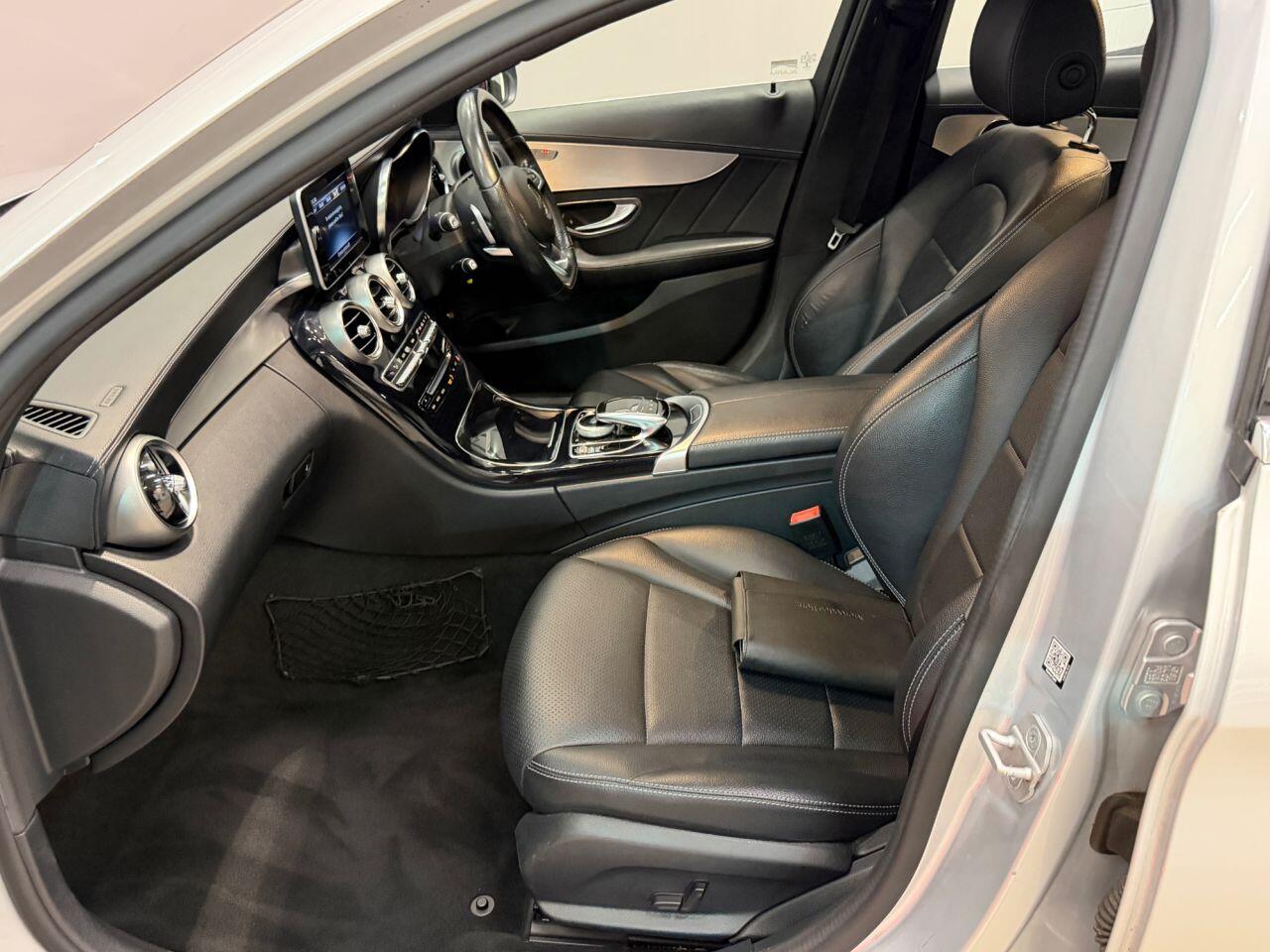 Mercedes-Benz C Class view 32
