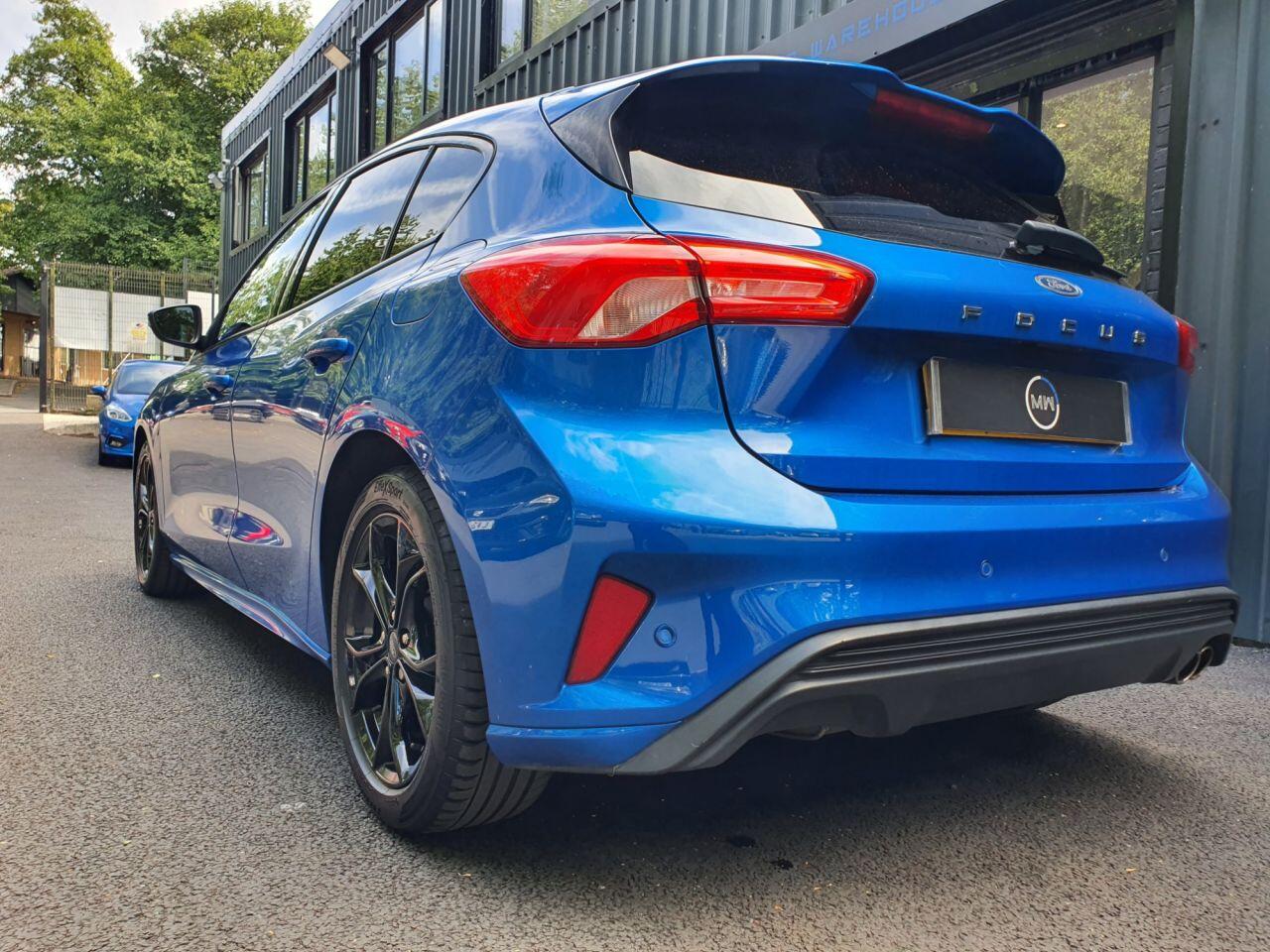 Ford Focus view 3