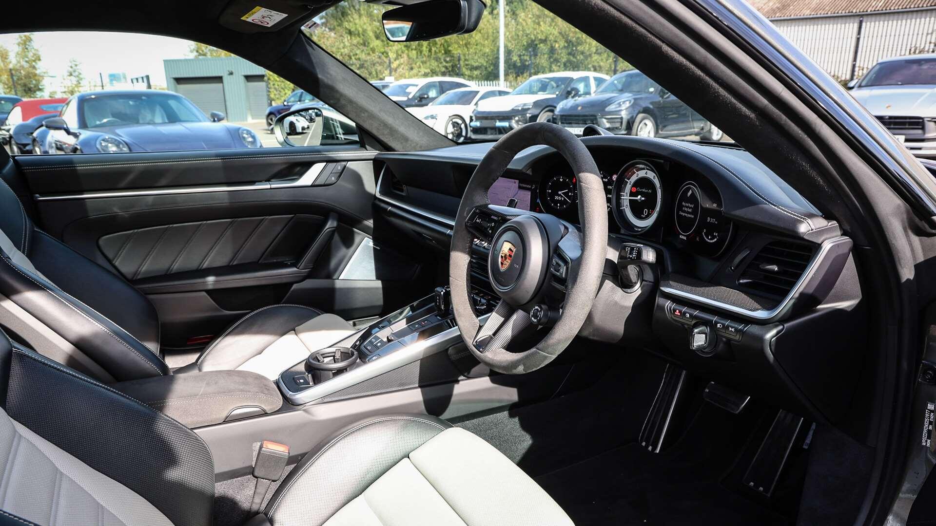 Porsche 911 view 12