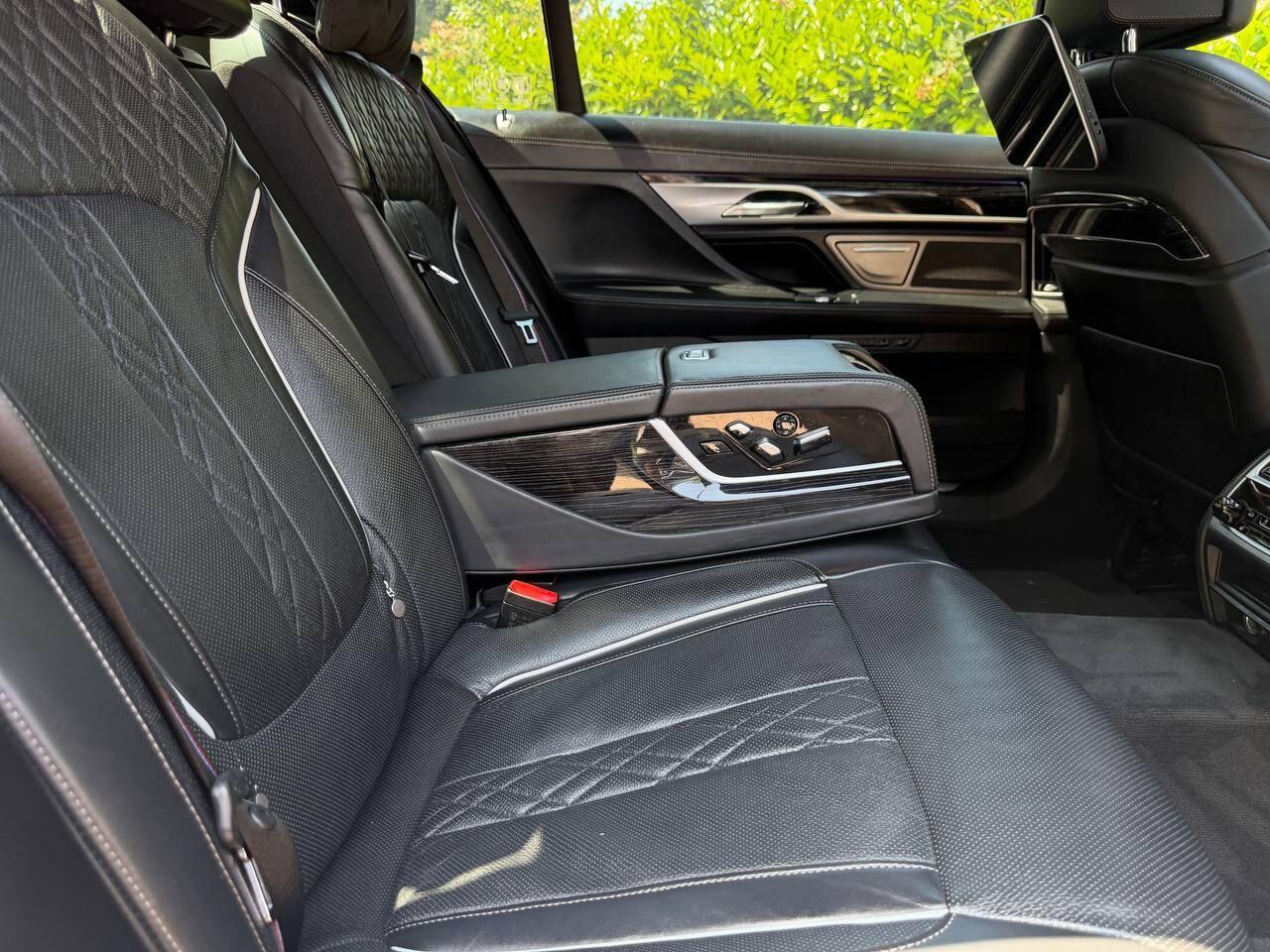 BMW 7 Series view 20