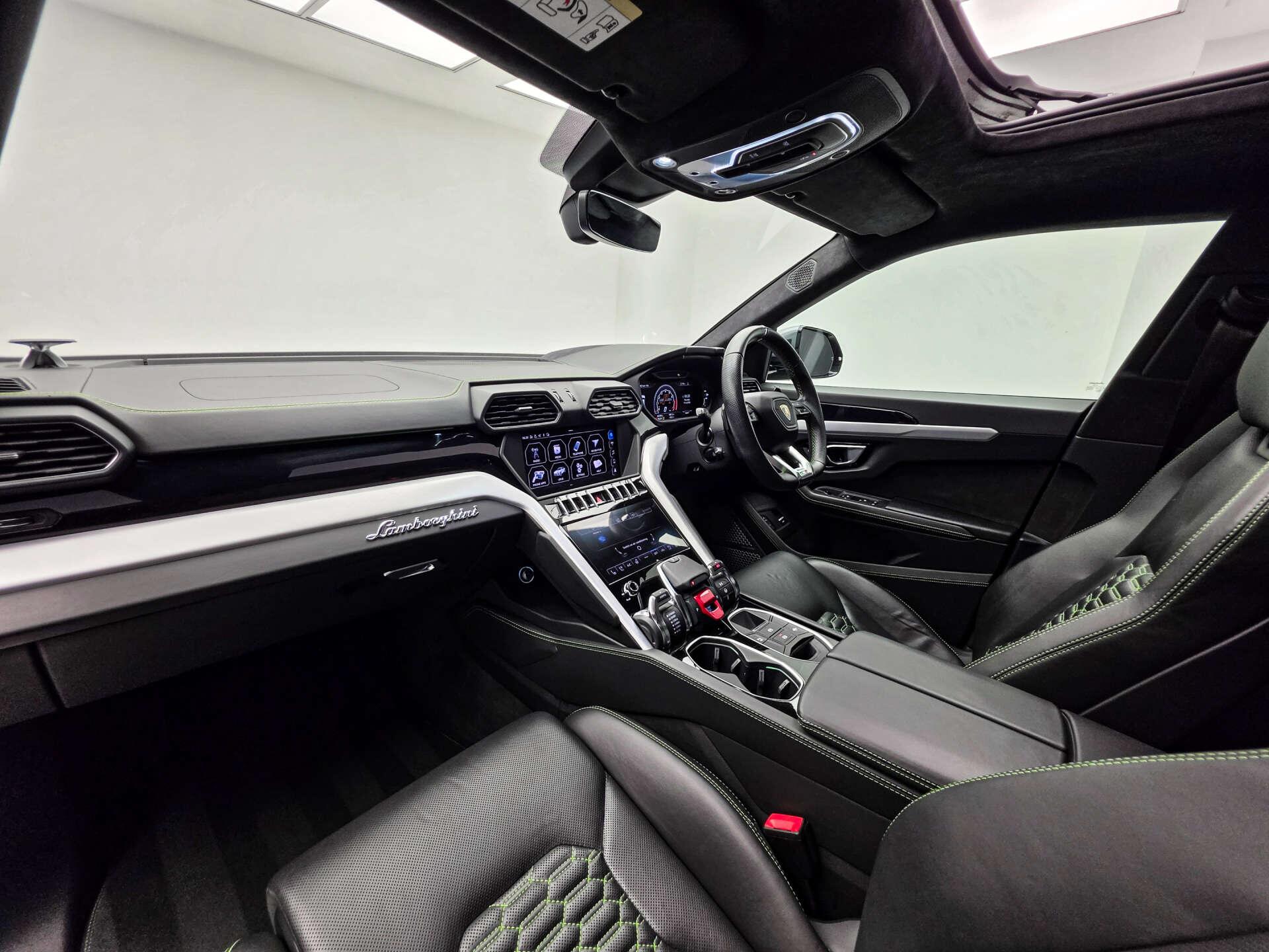 Lamborghini Urus view 52