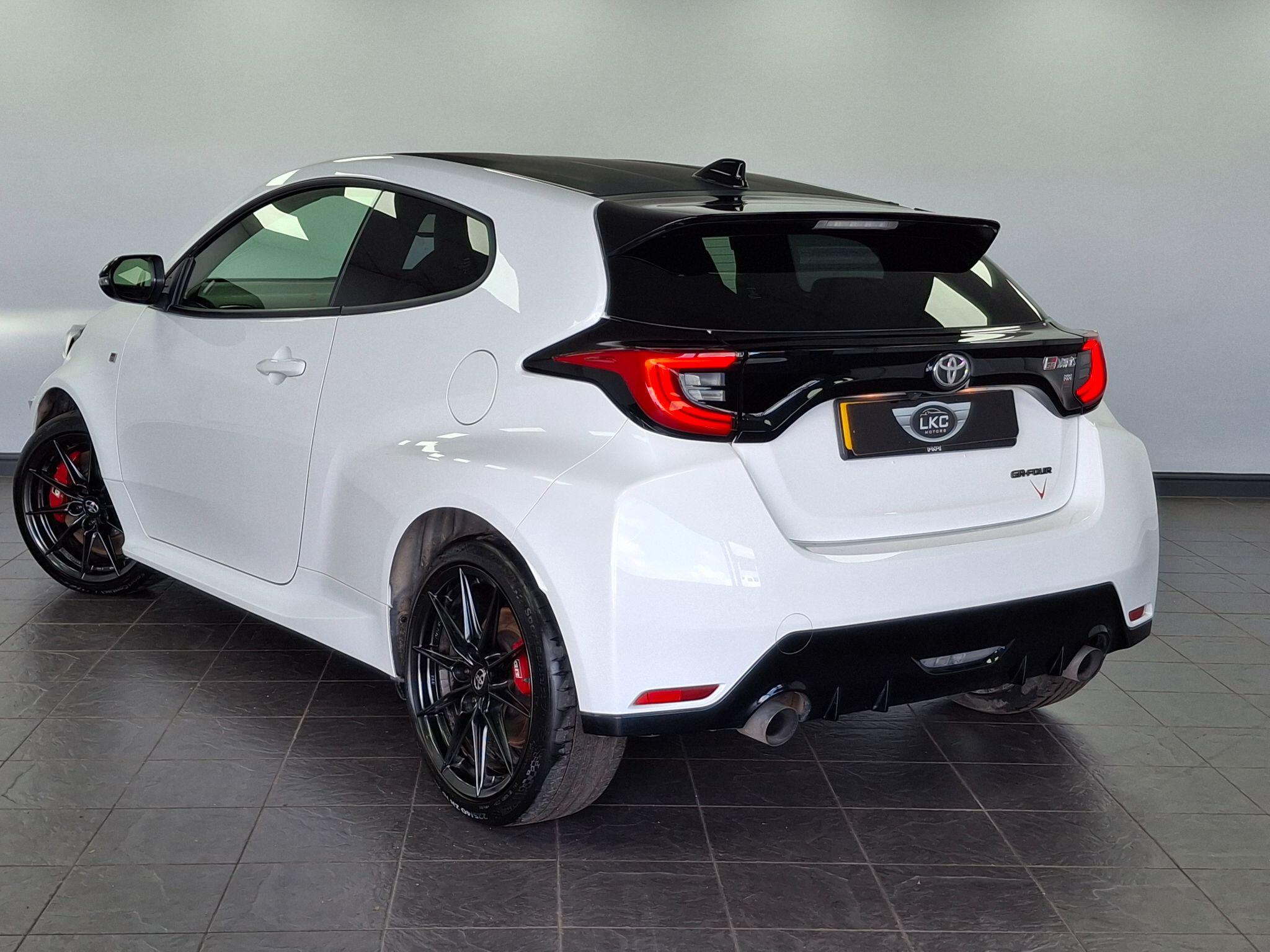 Toyota Yaris view 26