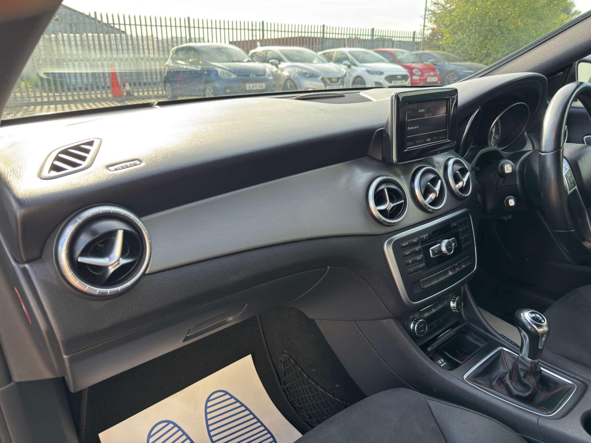 Mercedes-Benz Cla view 40